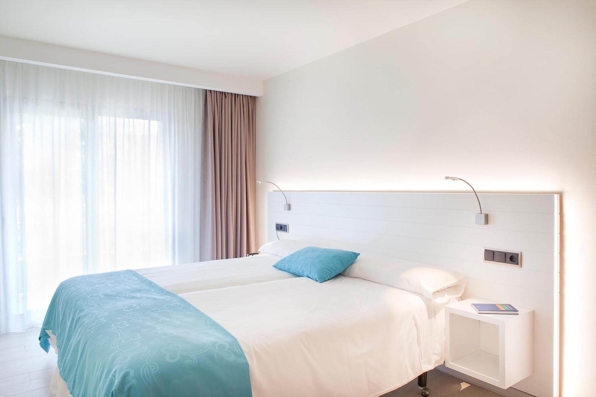 Comfort Double Room with Balcony and Town View,1651177764:JPEG