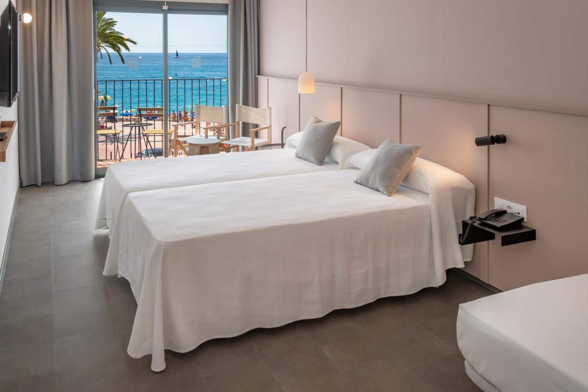 Double or Twin Room Sea View