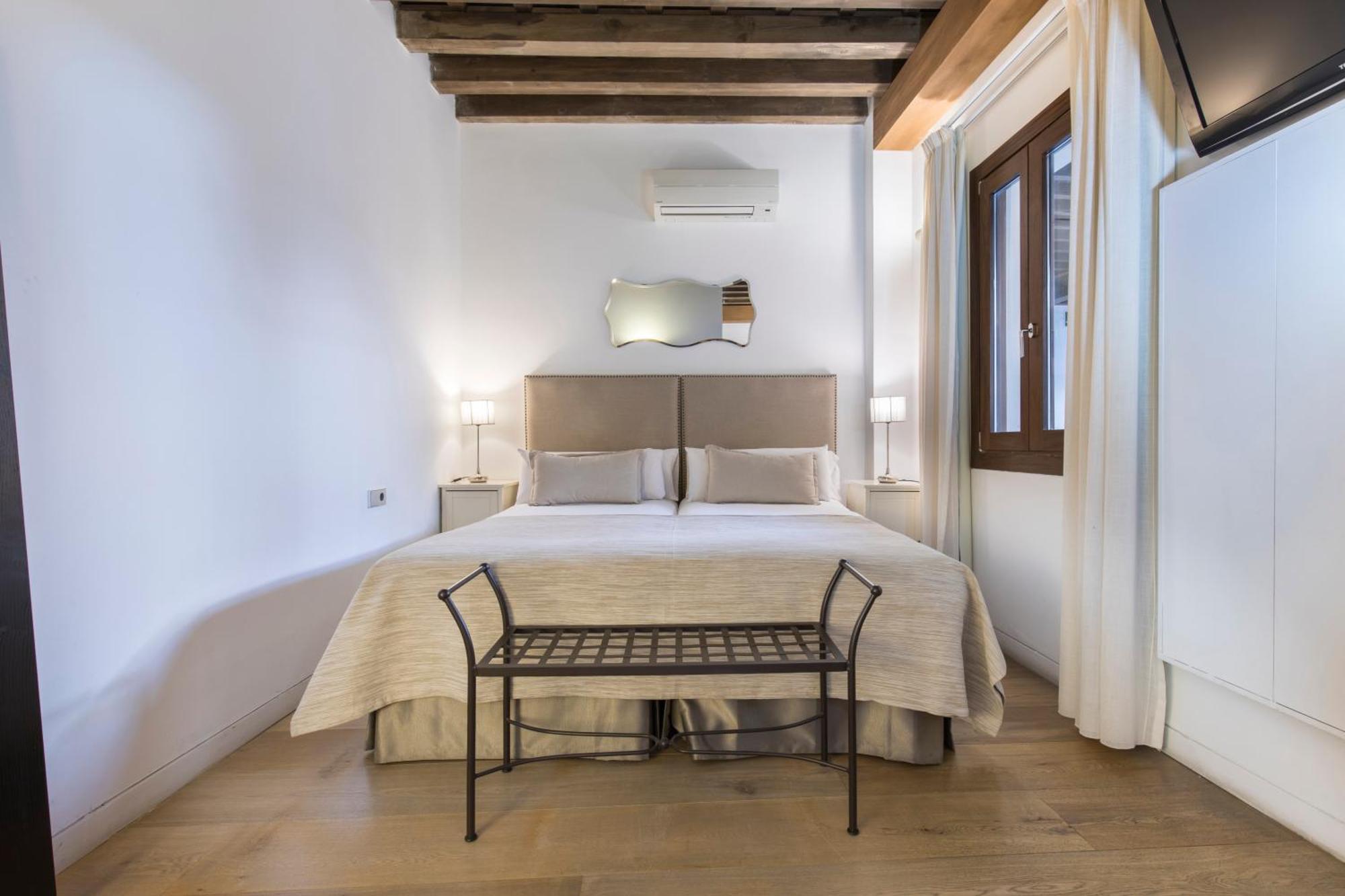 Double or Twin Room interior patio view