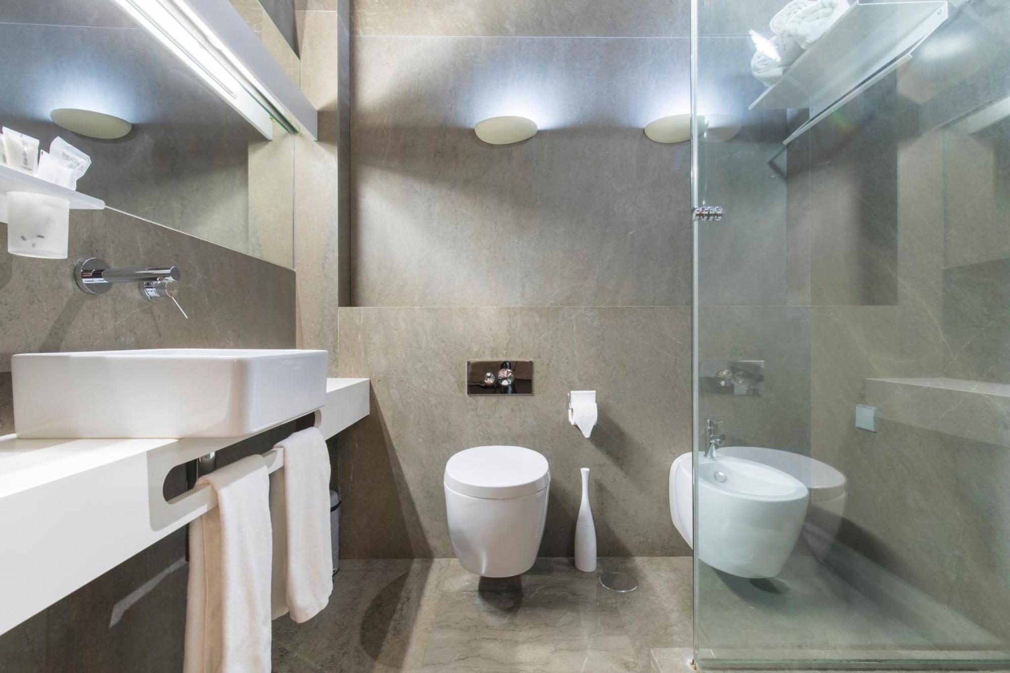 Double or Twin Room interior patio view