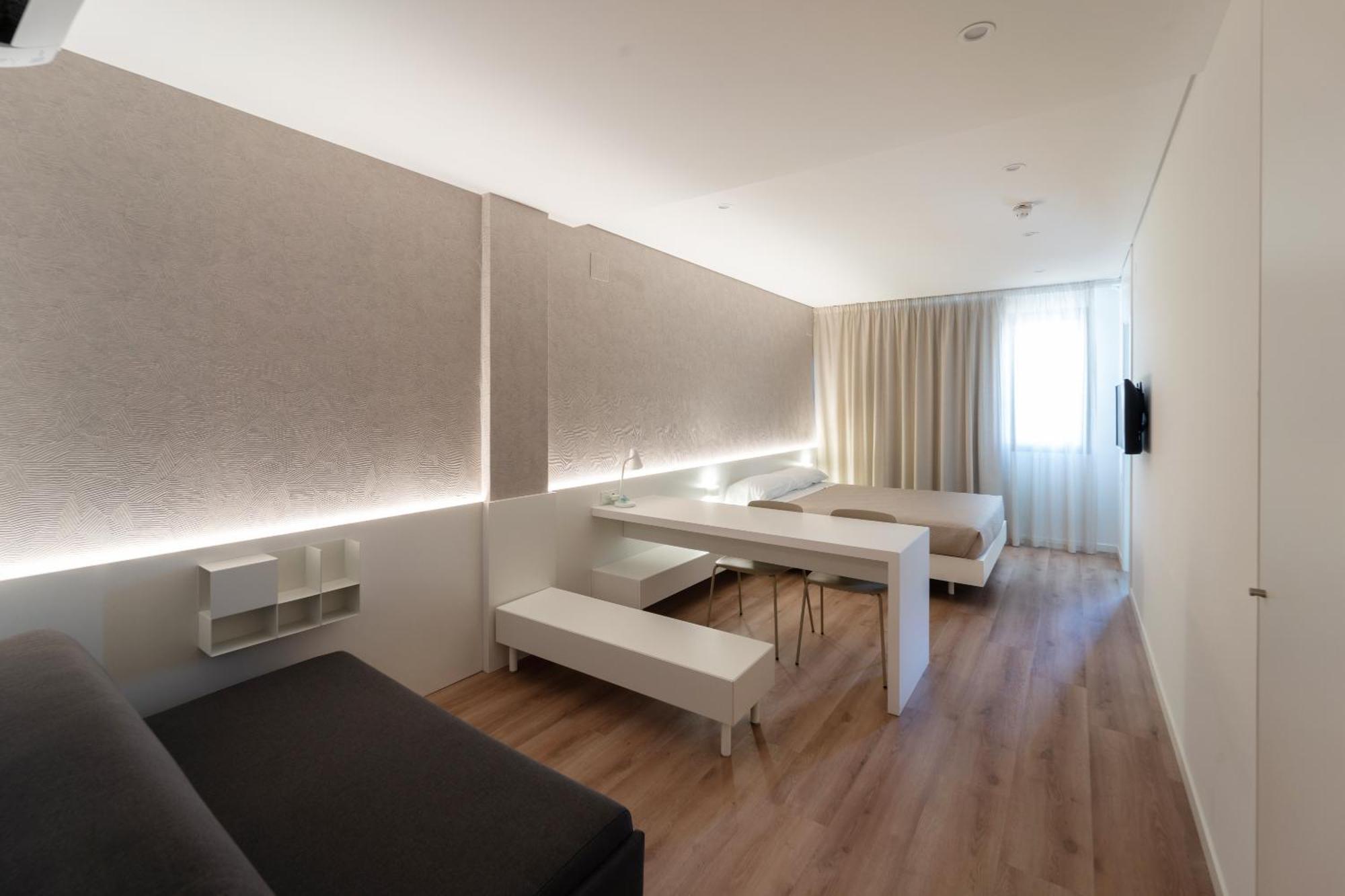 Family Room,1669013710:JPEG