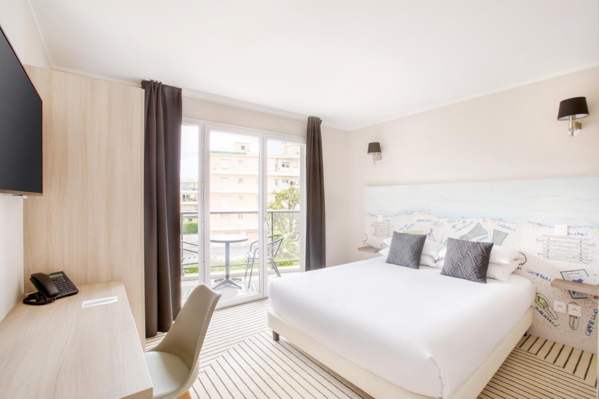 Superior Queen Room Balcony