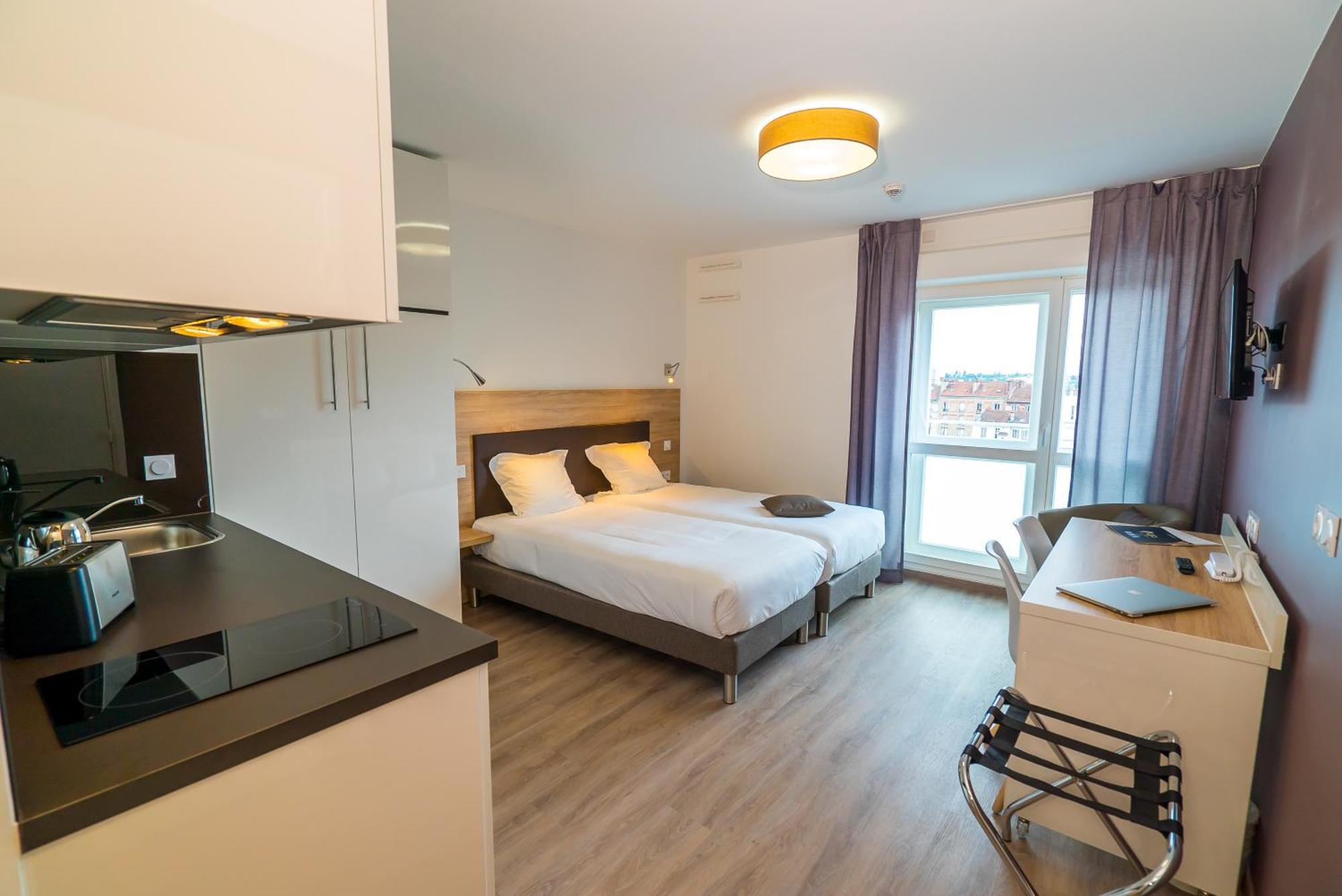 Comfort Studio 2 Single Beds 1
