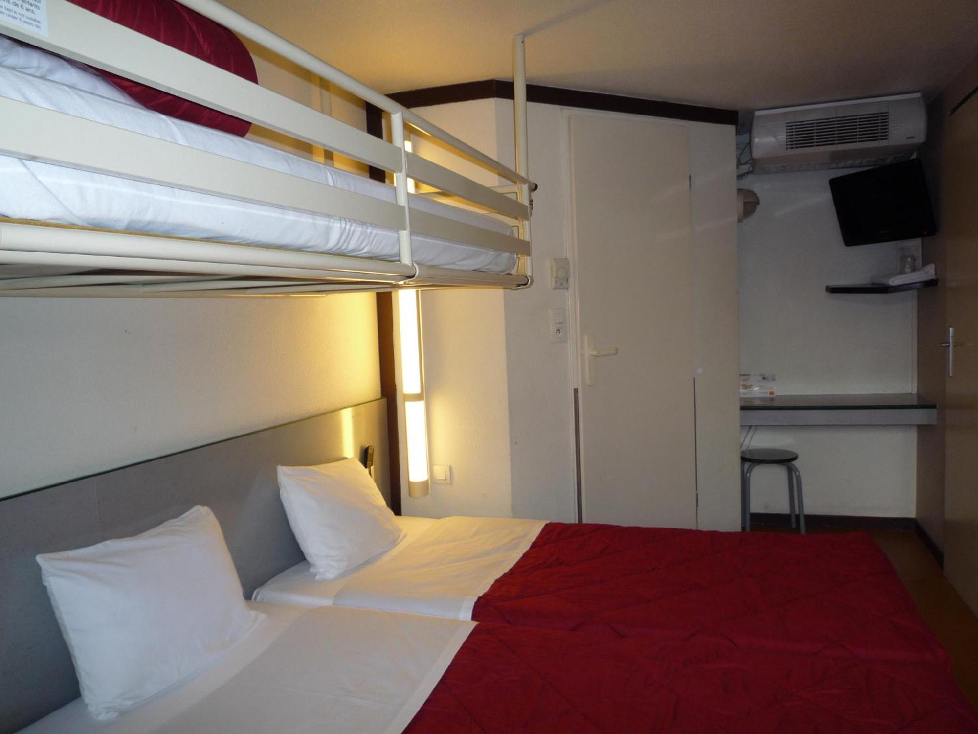 Triple Room 3 Singles Beds