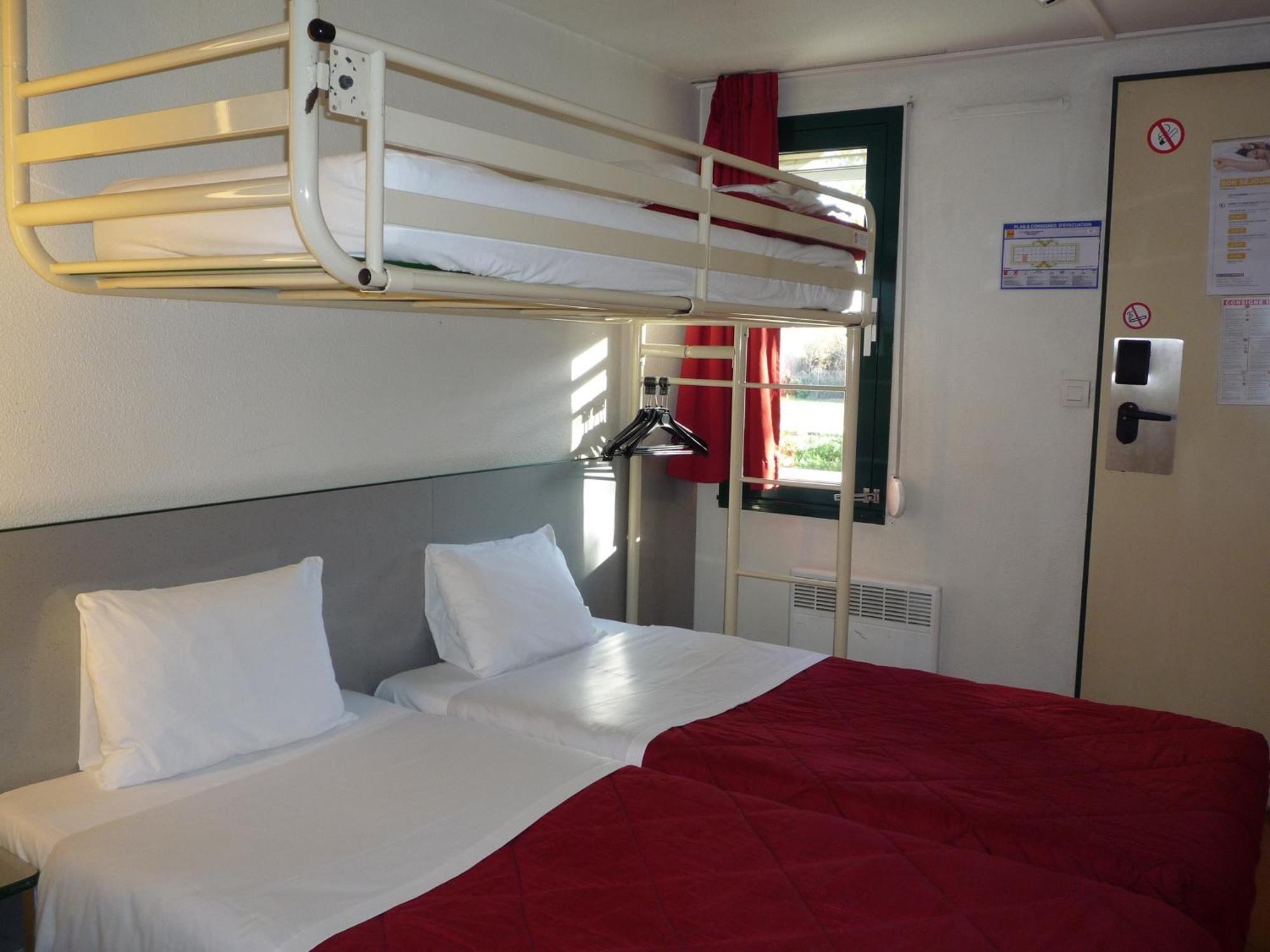 Triple Room 3 Singles Beds