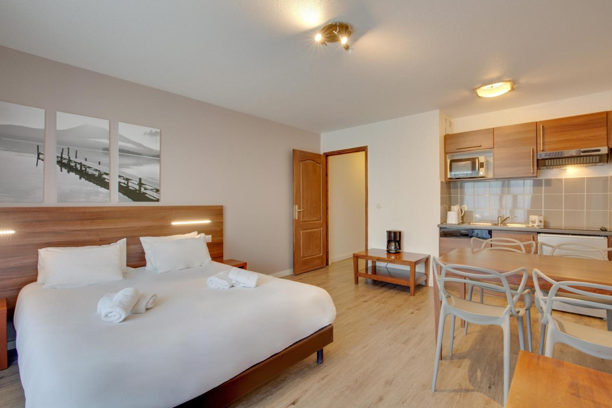 One-Bedroom Apartment with Balcony (2 Adults + 2 Children),1215187045:JPEG