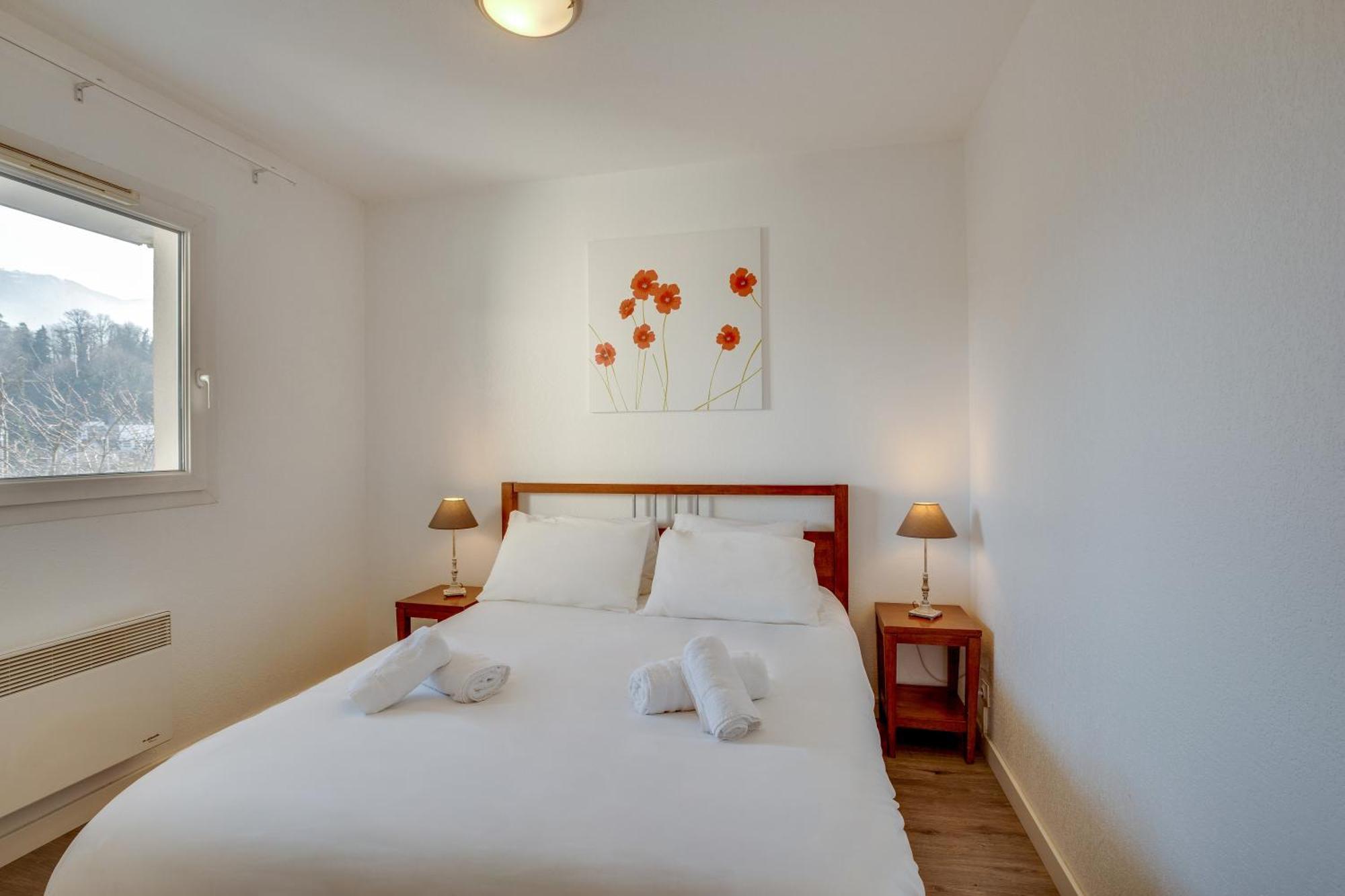 Two-Bedroom Apartment Balcony,1215187405:JPEG