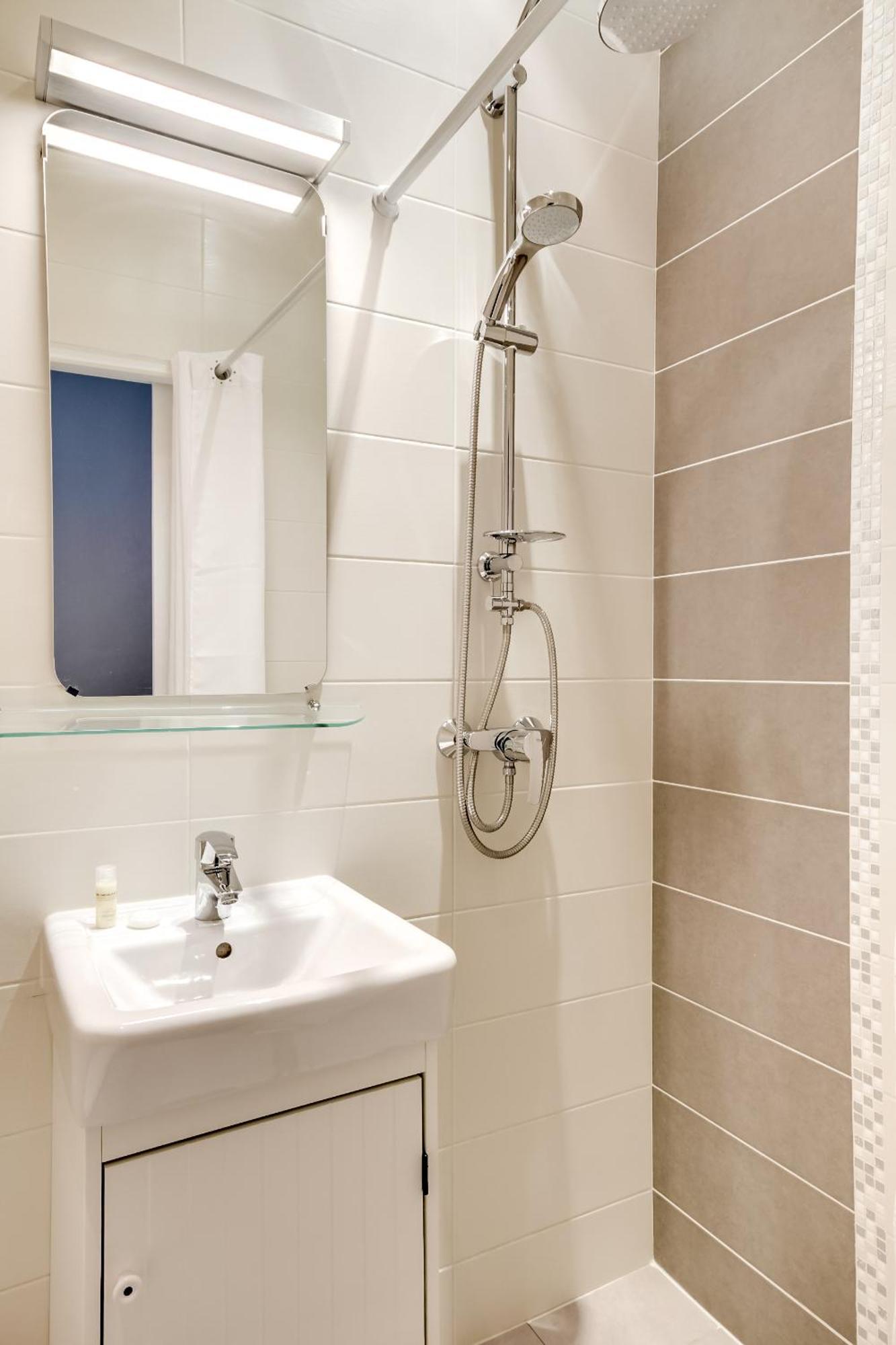 Single Room Shower air conditionned,1328543531:JPEG