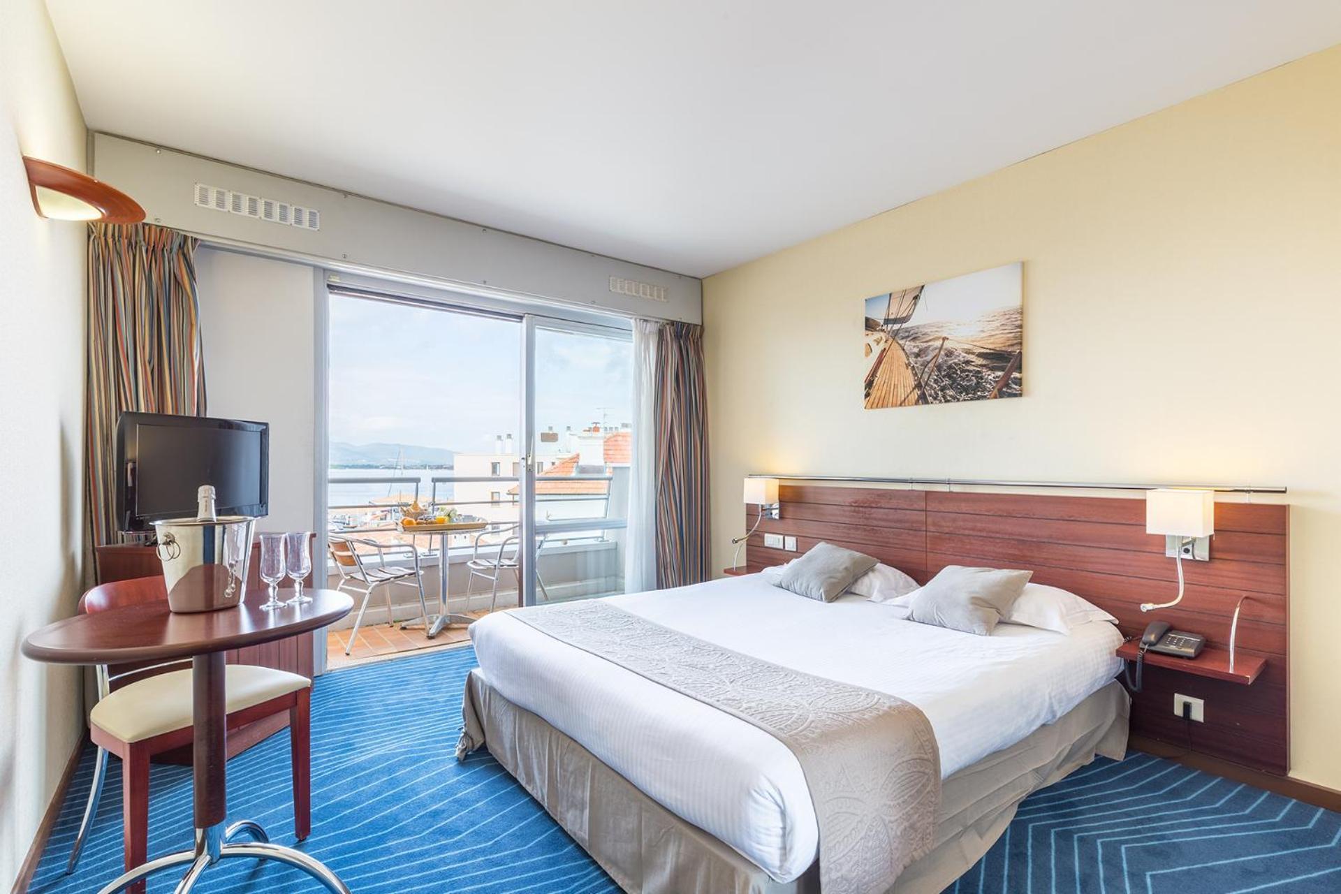 Comfort Double or Twin Room Swimming pool Access Balcony or Terrace