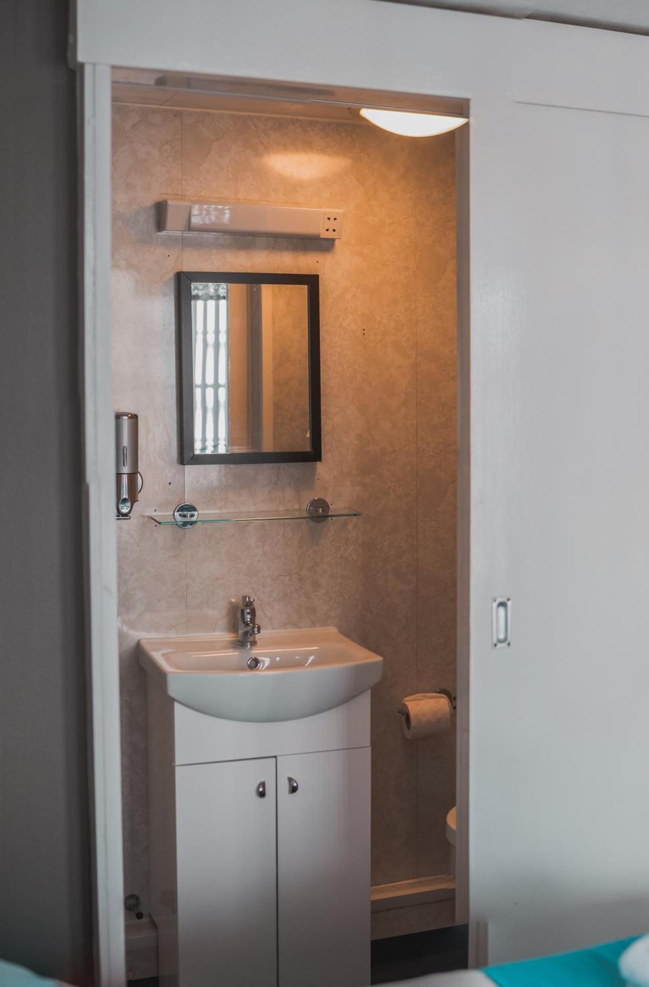Standard Twin Room,1591483804:JPEG