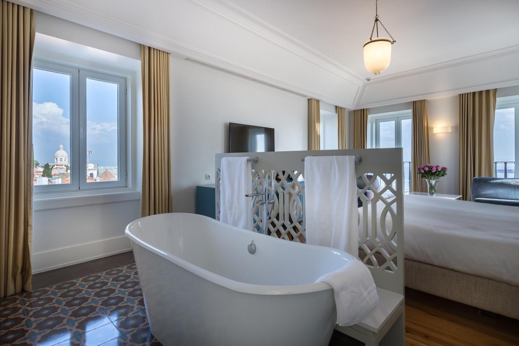 Junior Deluxe Suite with Panoramic View,1215845563:JPEG