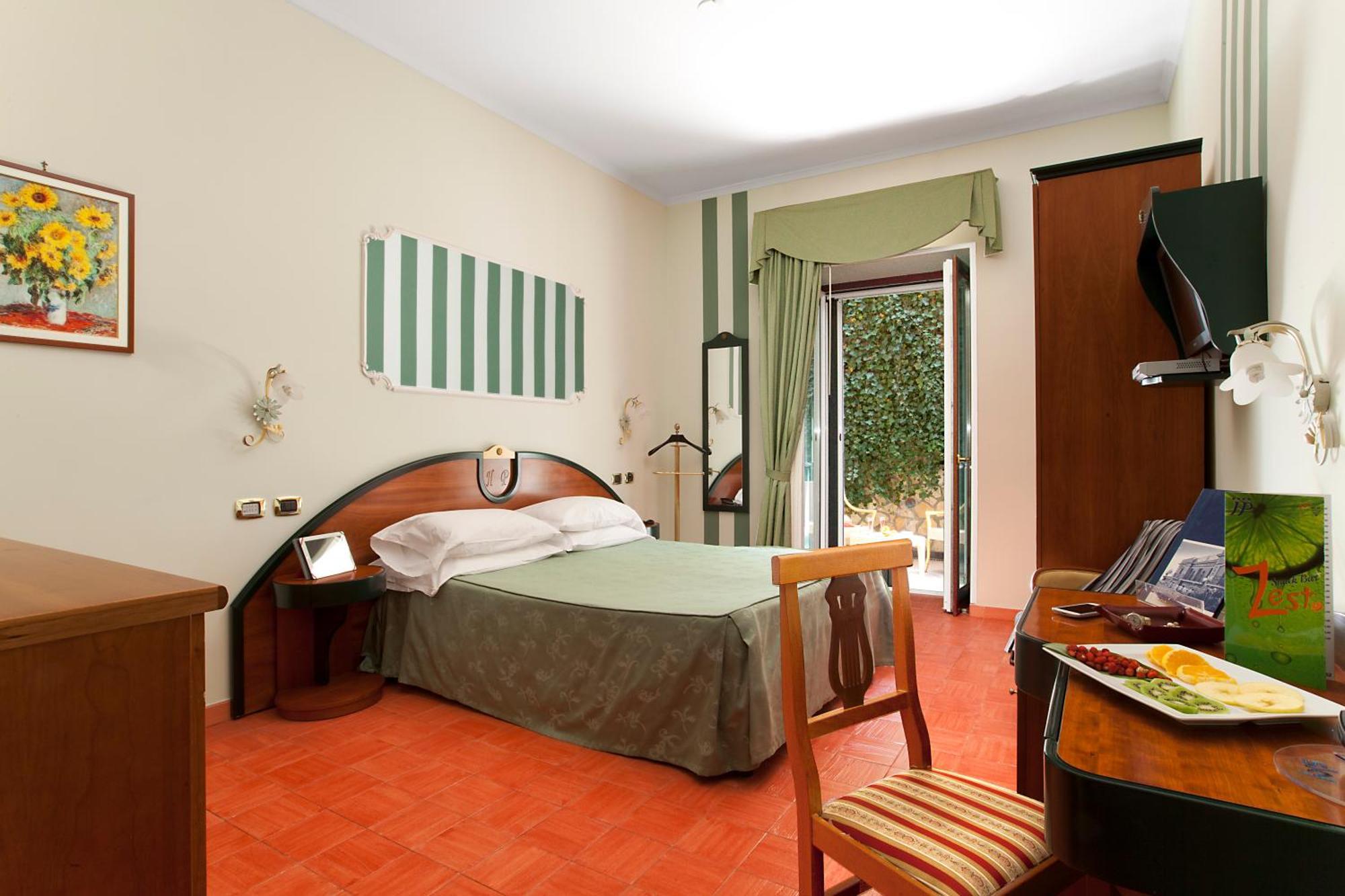 Triple Room,1215900412:JPEG