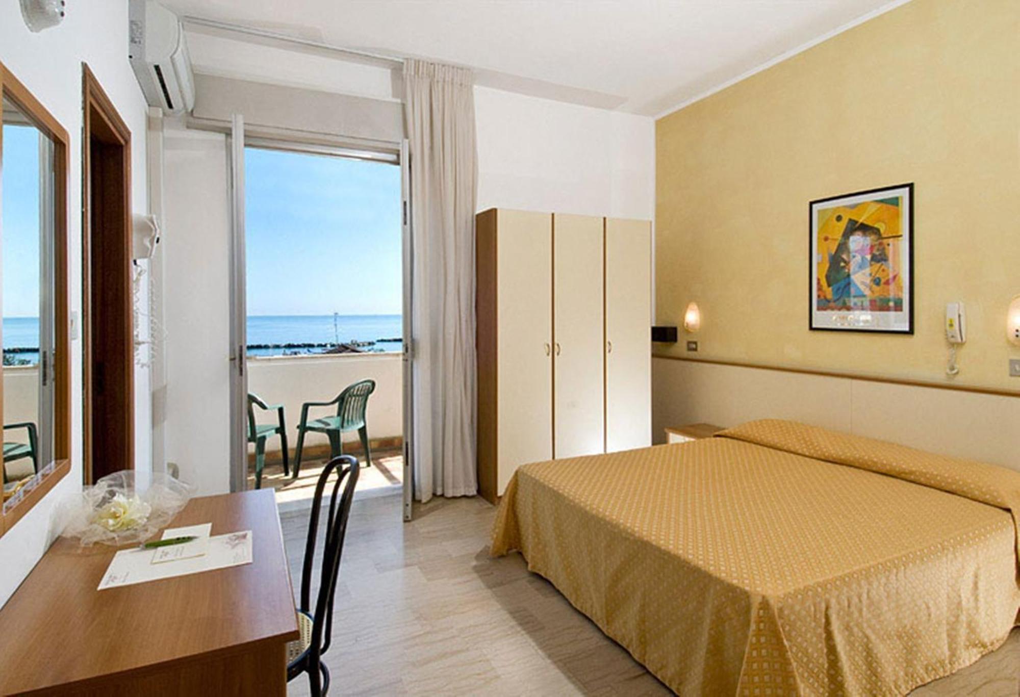Double or Twin Room,1226120732:JPEG