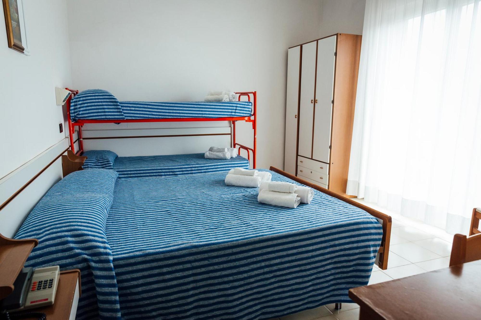Quadruple Room,1216080274:JPEG
