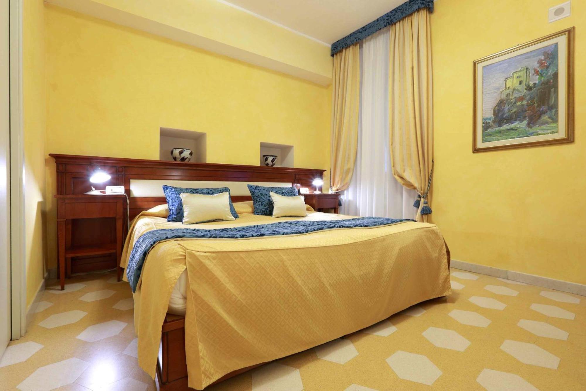 Standard Double or Twin Room,1103319423:JPEG
