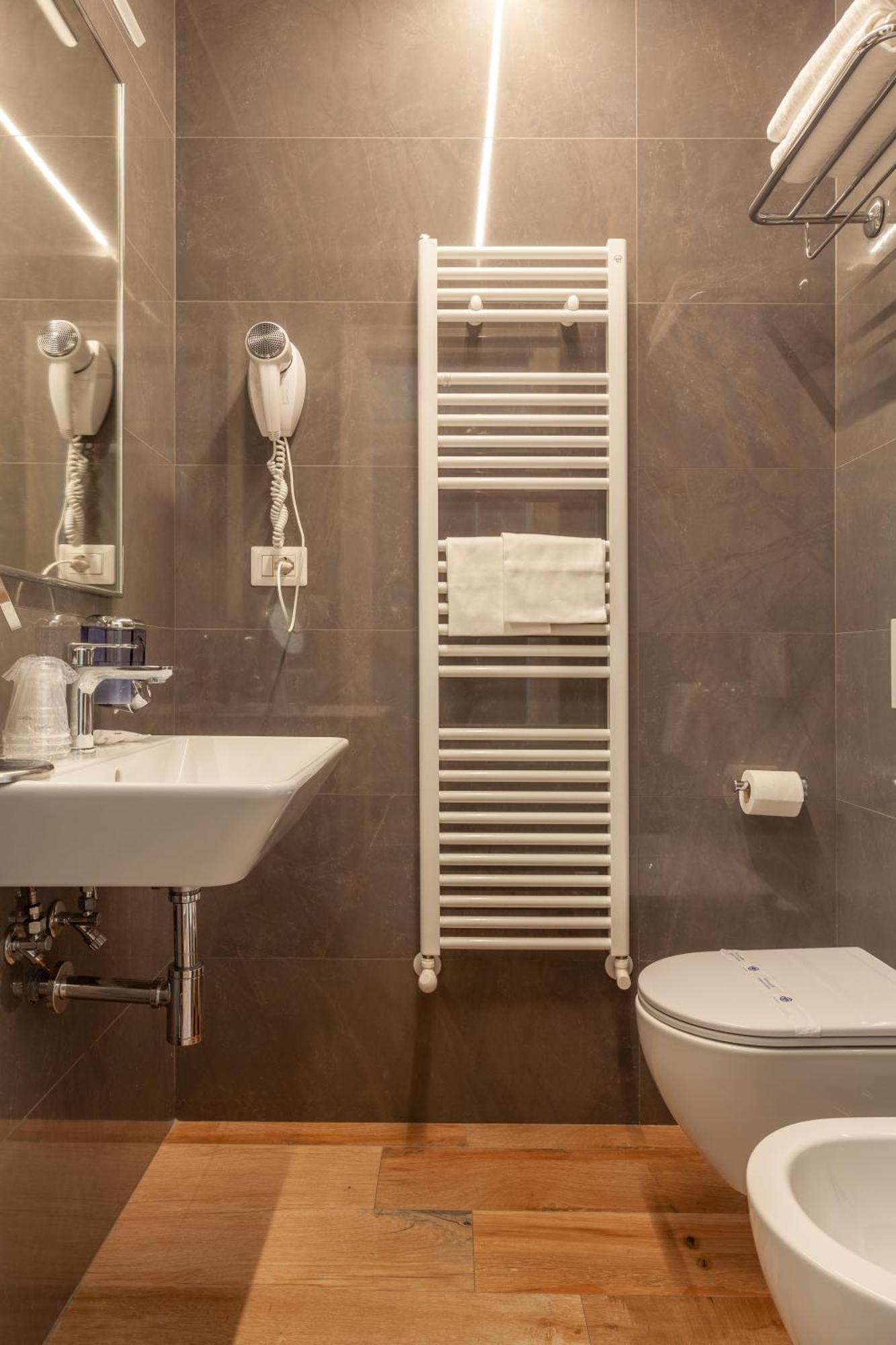 Standard Triple Room,696821652:JPEG