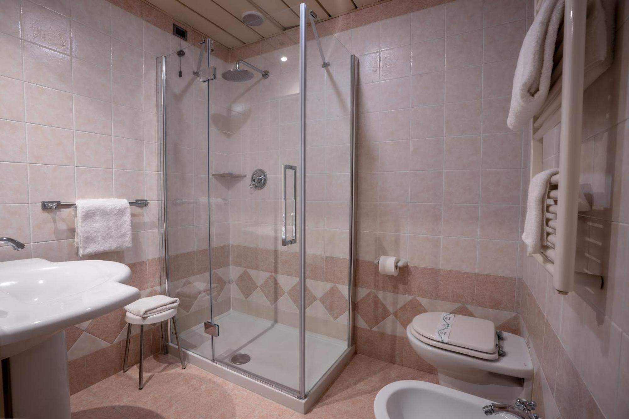 Superior Double or Twin Room,1447071745:JPEG