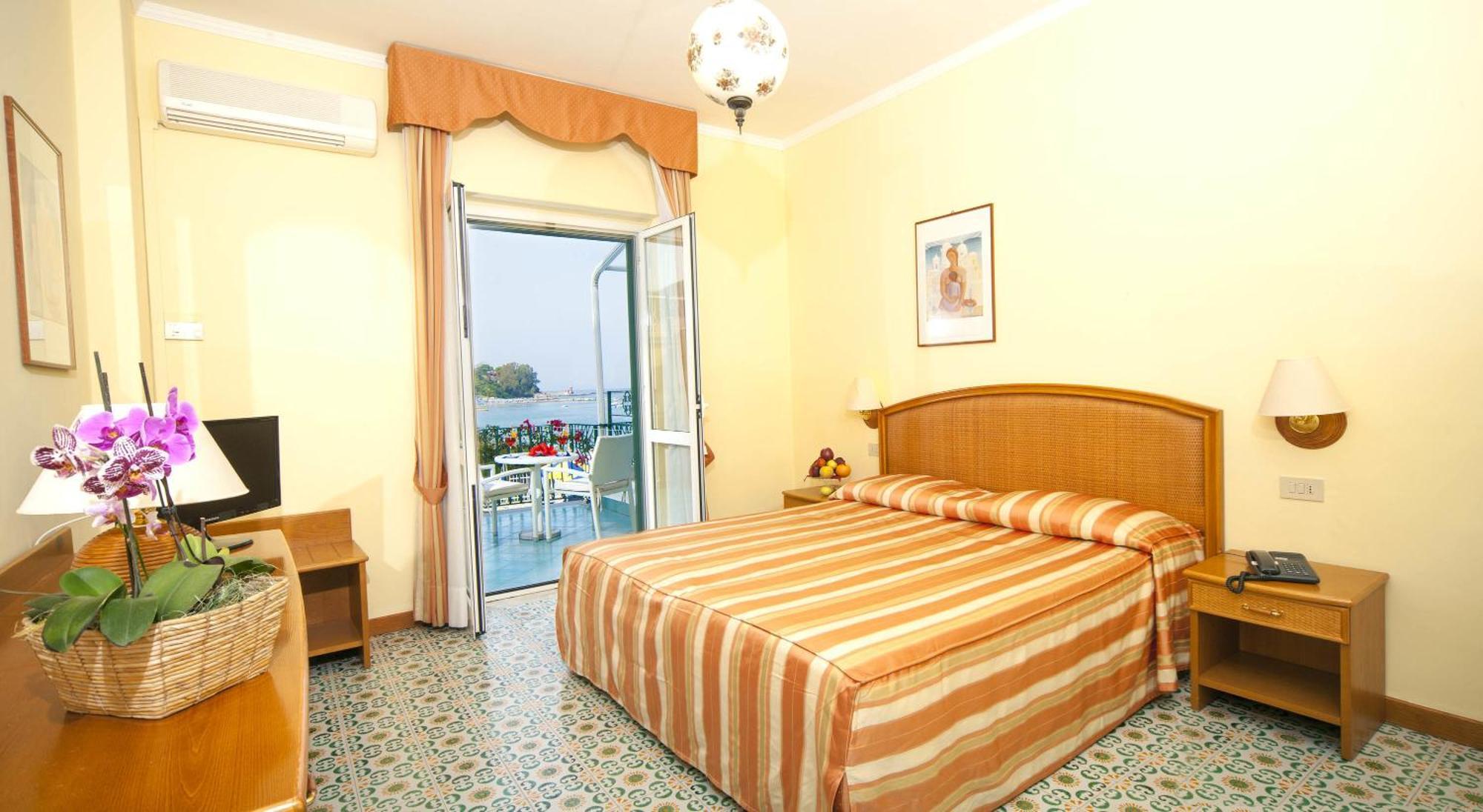 Double or Twin Room Sea View
