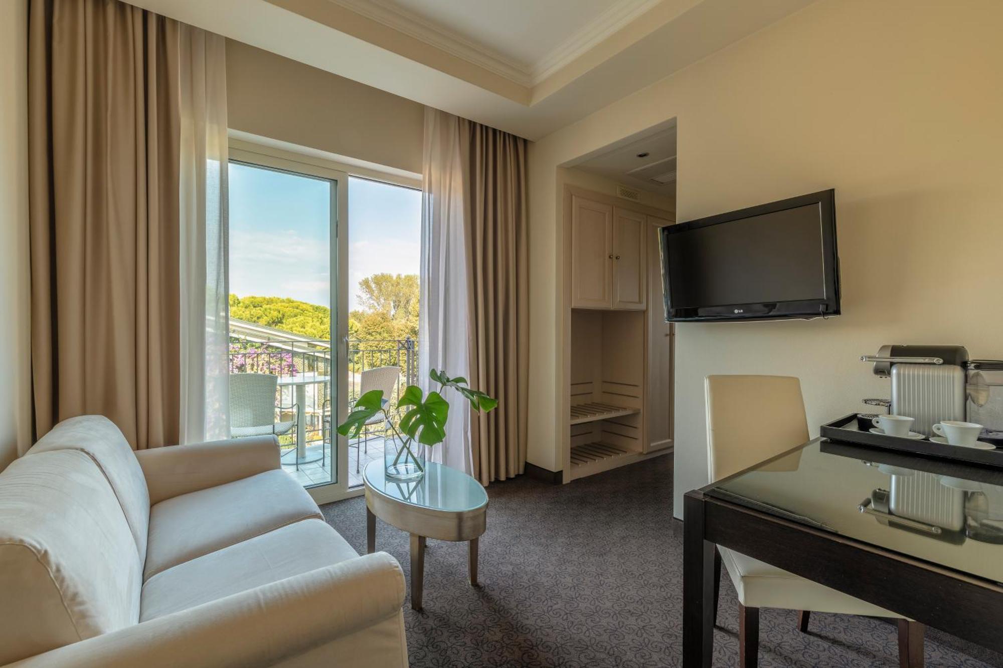 Suite Balcony Lake View