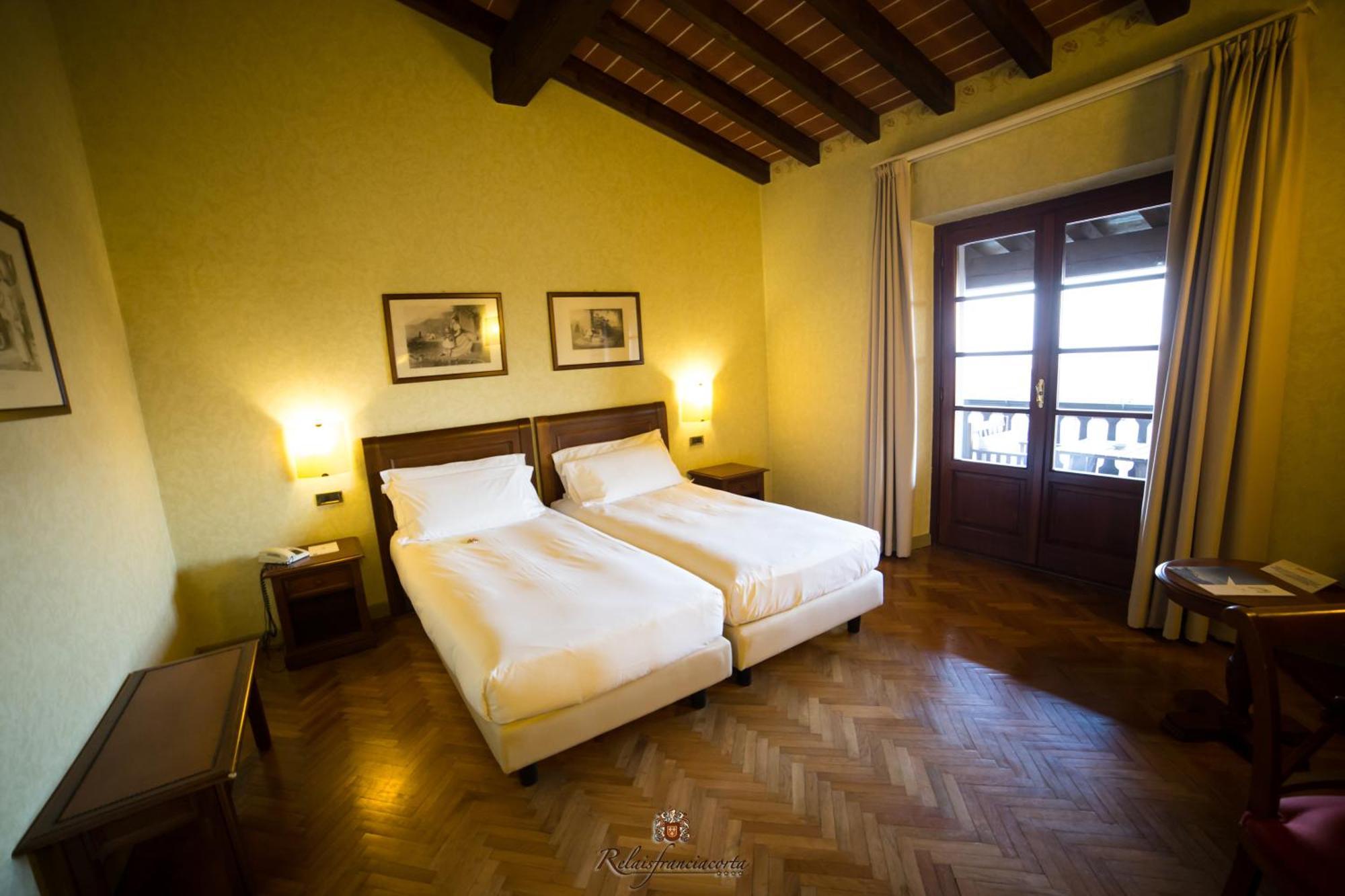 Deluxe Double Room,61245343:JPEG