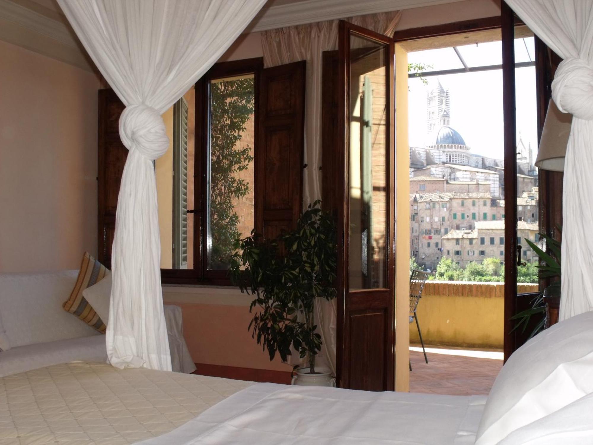 Deluxe Double Room Balcony,342945265:JPEG