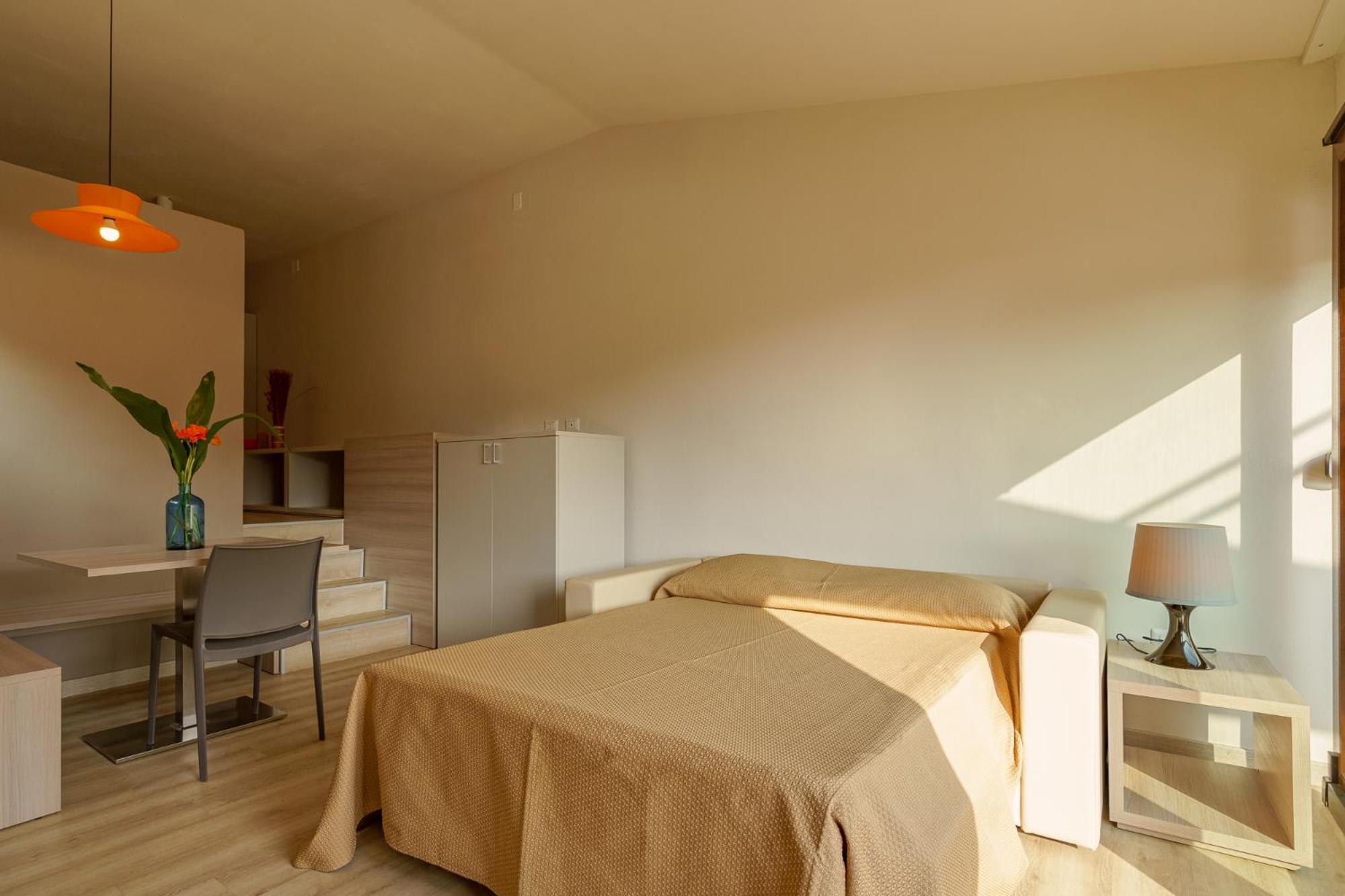 Two-Bedroom Apartment Comfort,1167929980:JPEG