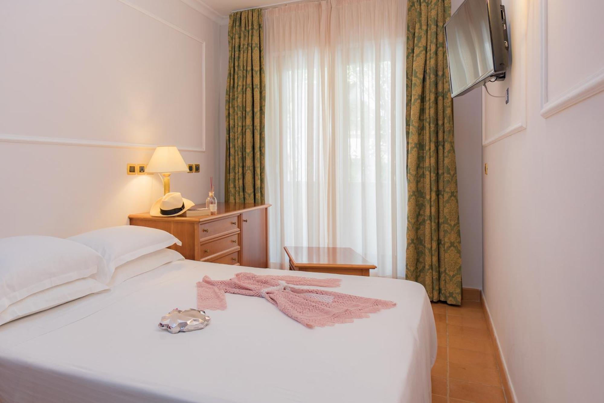Basic Double Room Hotel