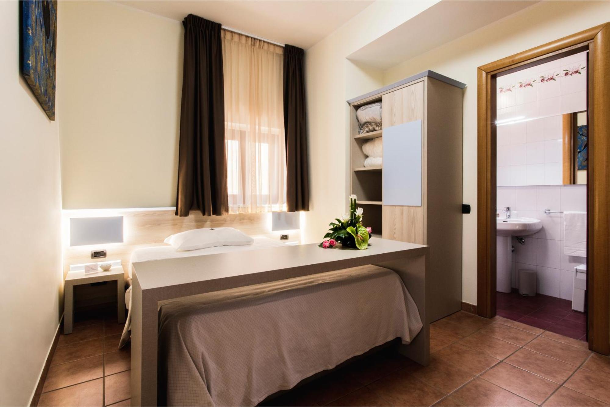 Economy Double Room,1446977302:JPEG