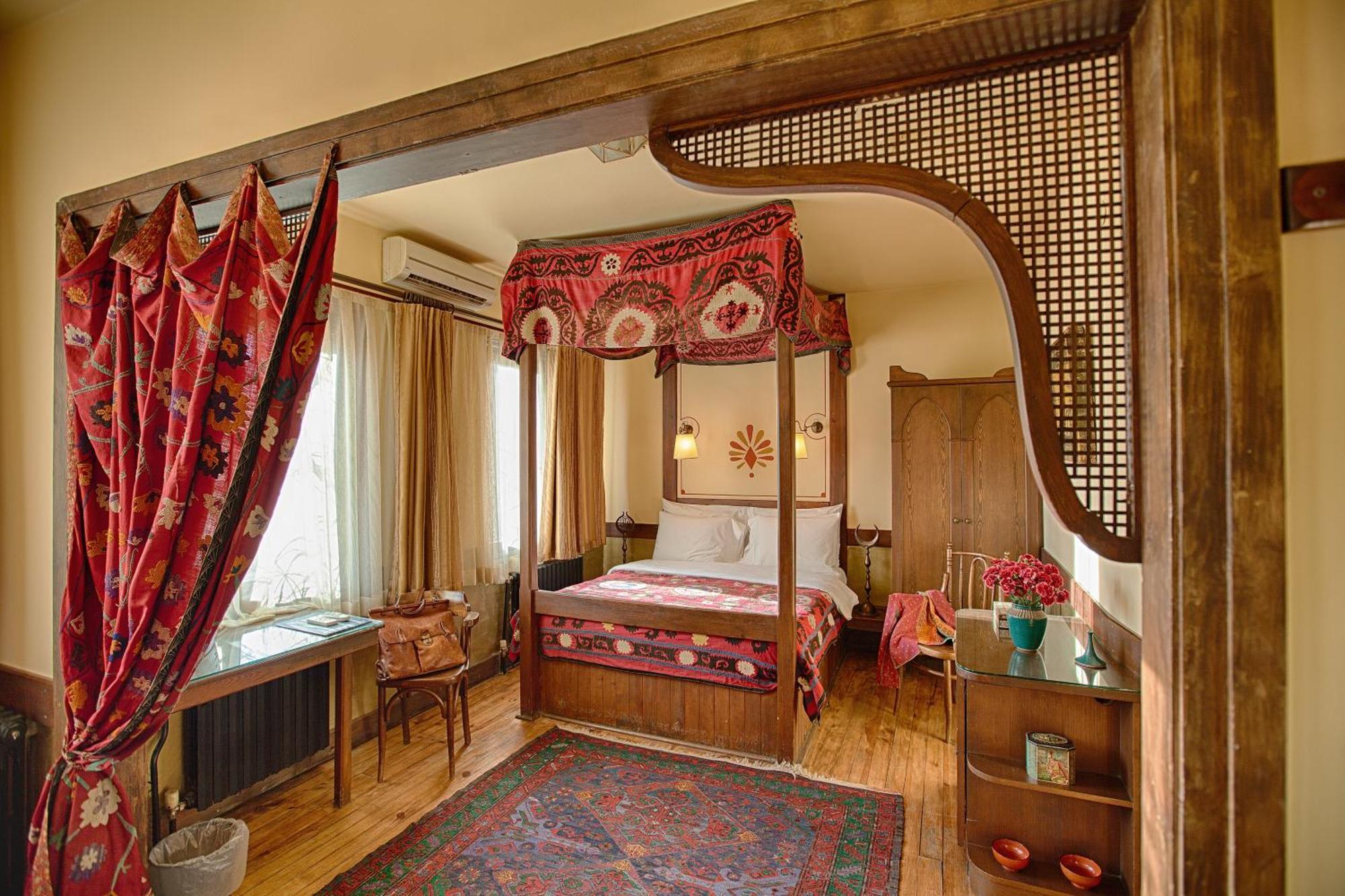 Large Double Room,569460540:JPEG