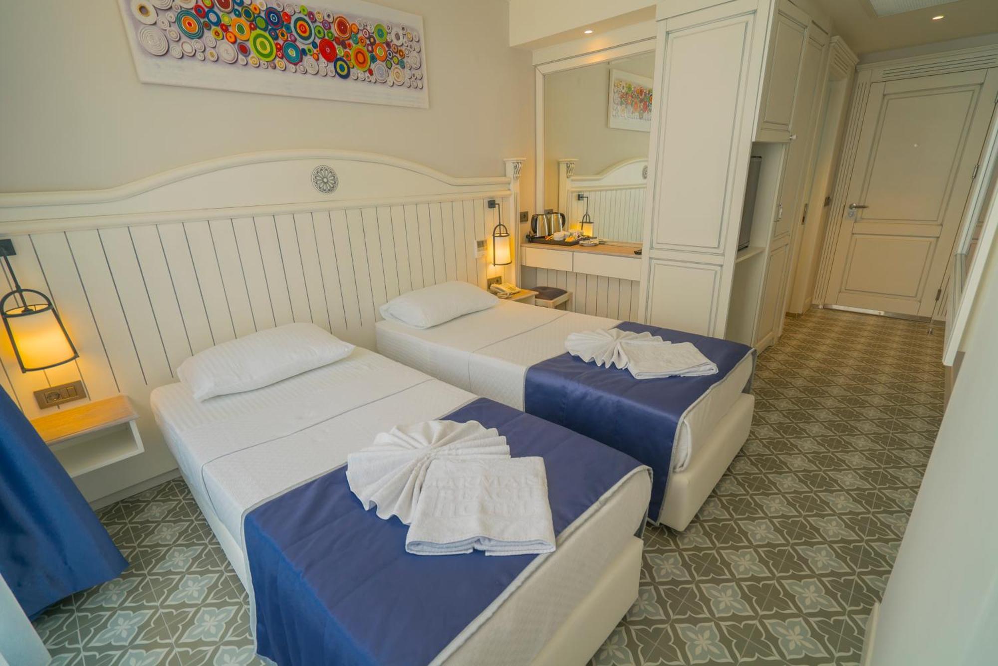 Double or Twin Room Side Sea View