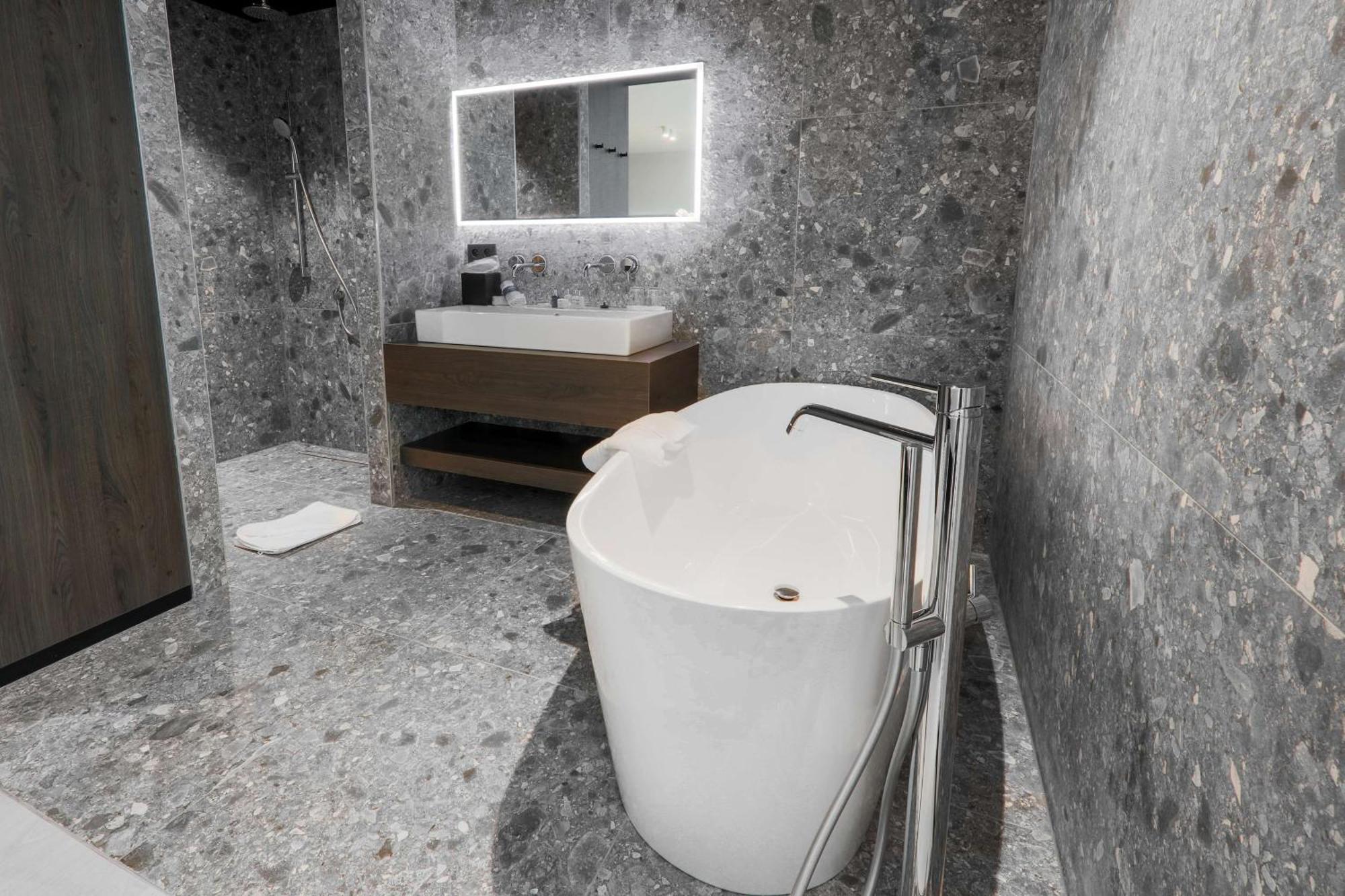 One-Bedroom Suite,1216672159:JPEG
