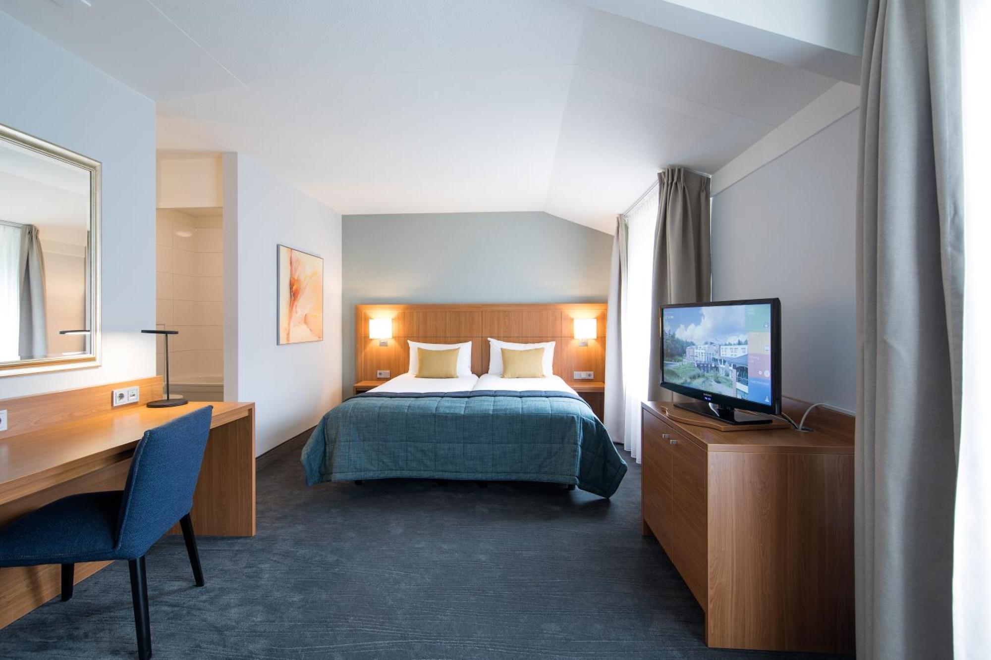 Deluxe Double Room,402852741:JPEG