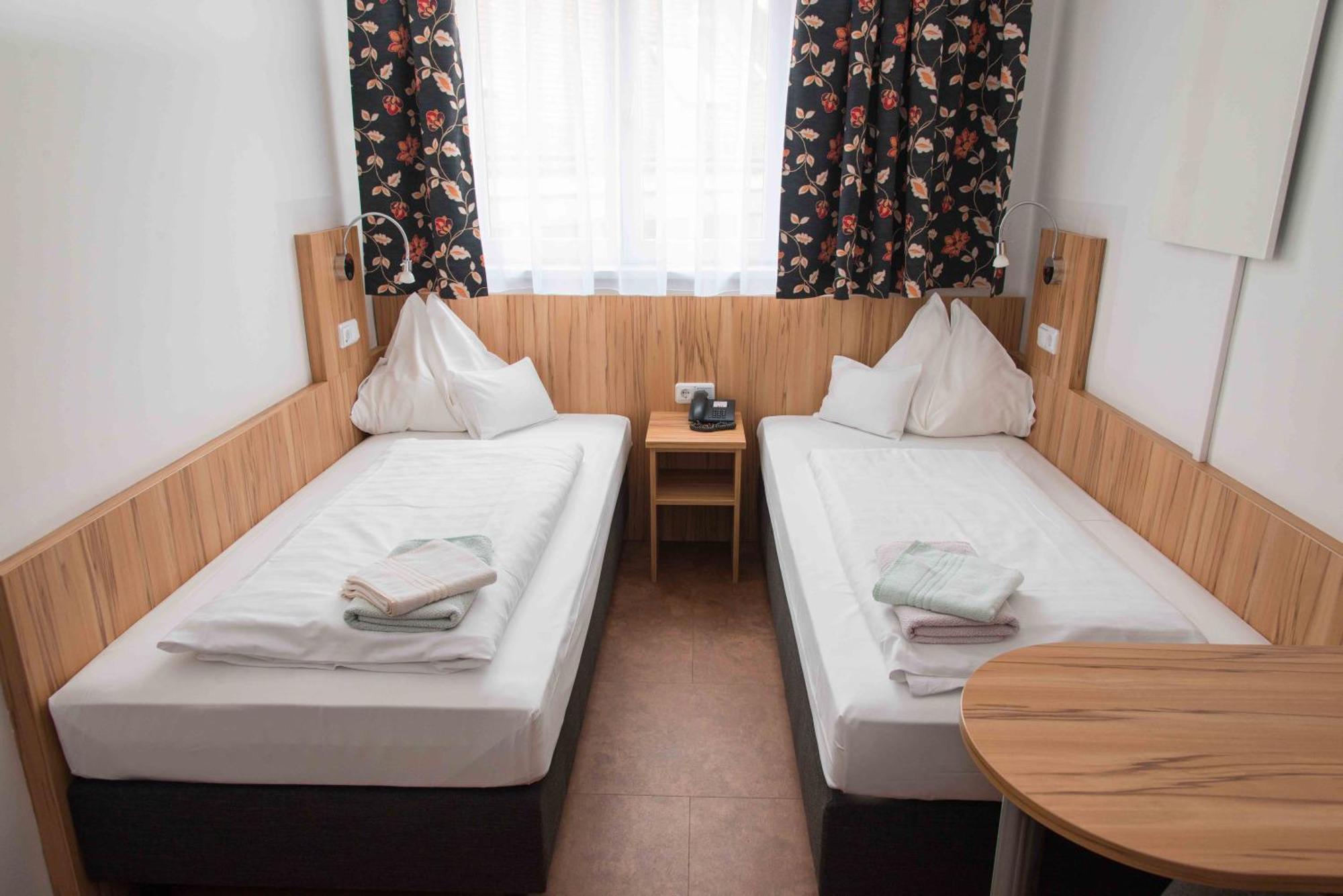 Double or Twin Room Shared Toilet,215293367:JPEG