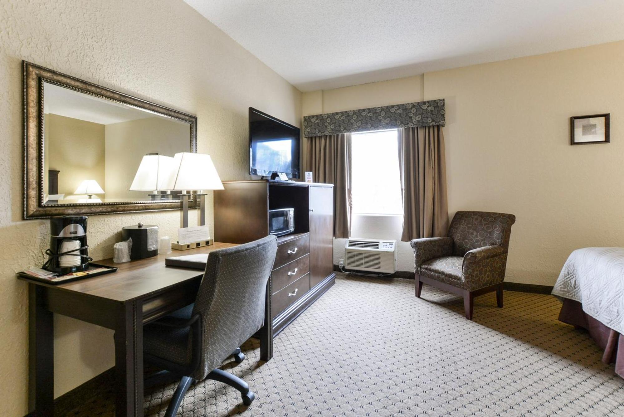 Standard Queen Room