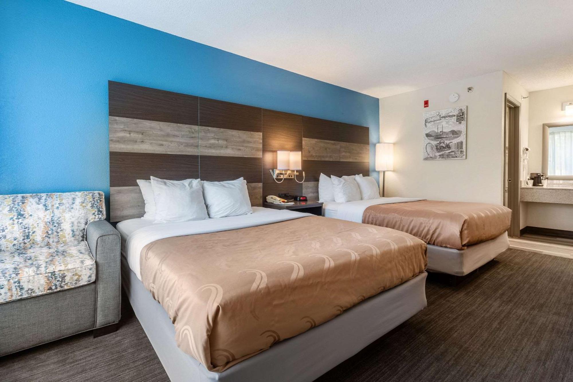 Queen Room Two Queen Beds on Top Floor No Elevator Access,1758549973:JPEG