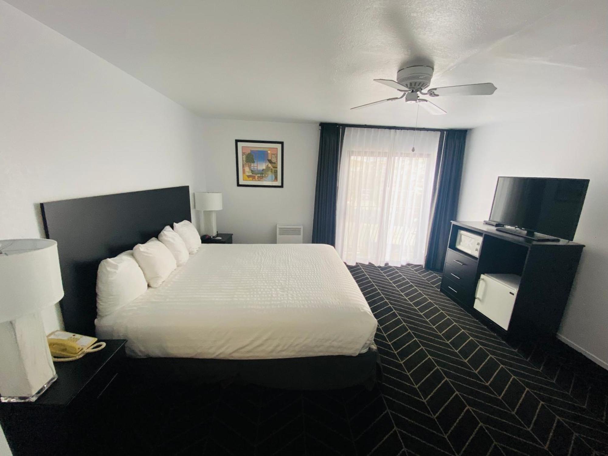 Deluxe Room 1 King Bed fireplace balcony non smoking