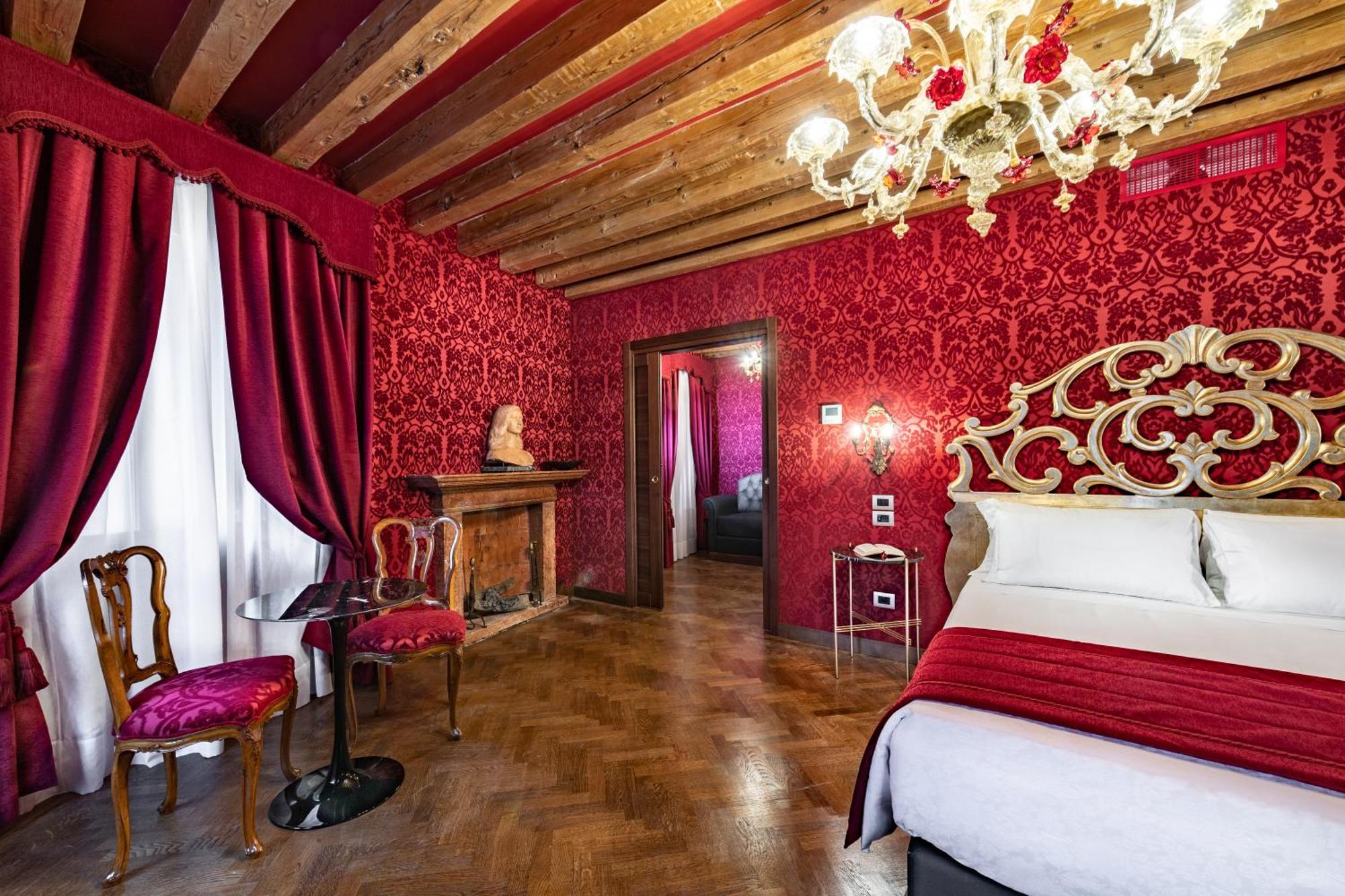 Junior Suite Canal View