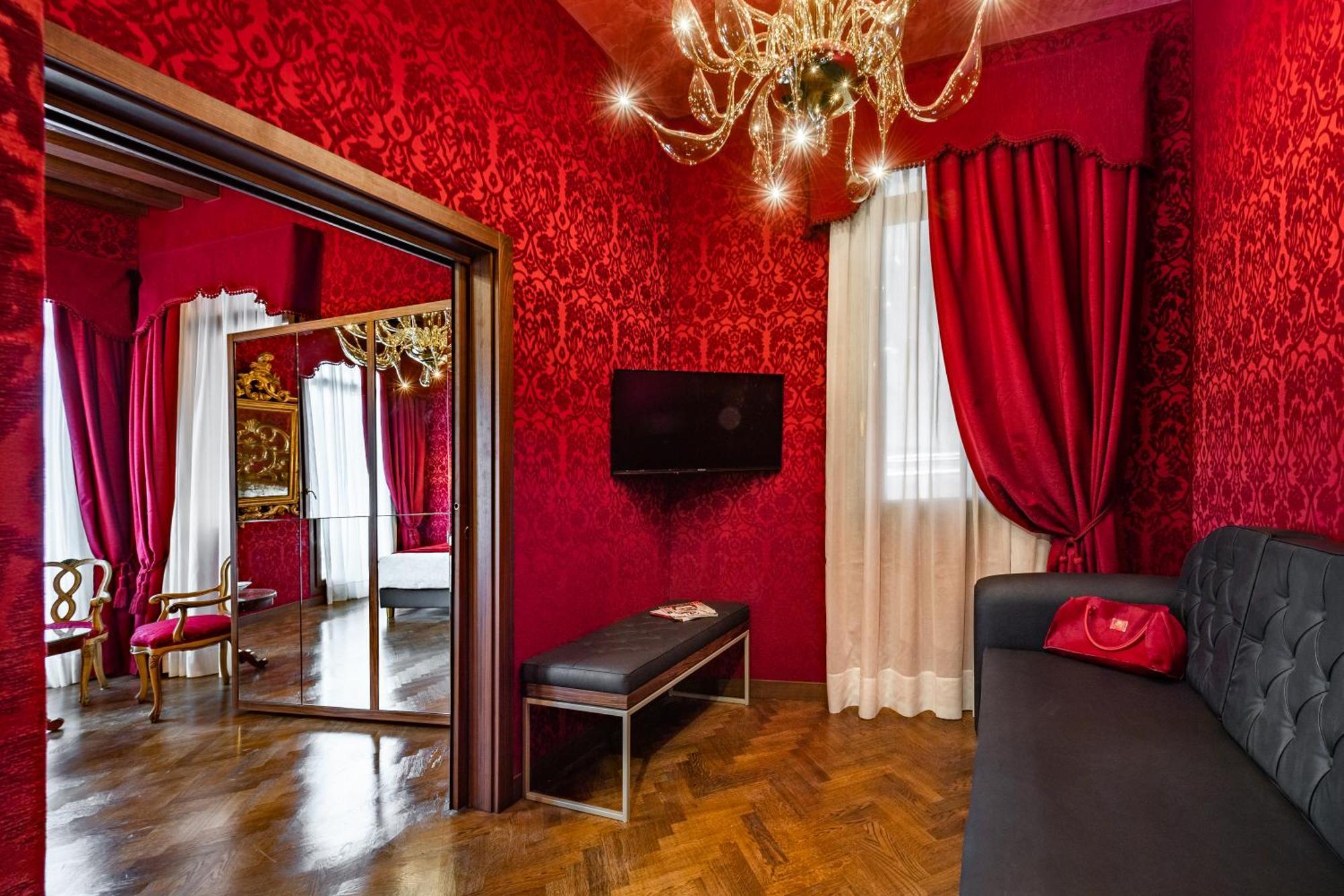 Junior Suite Canal View