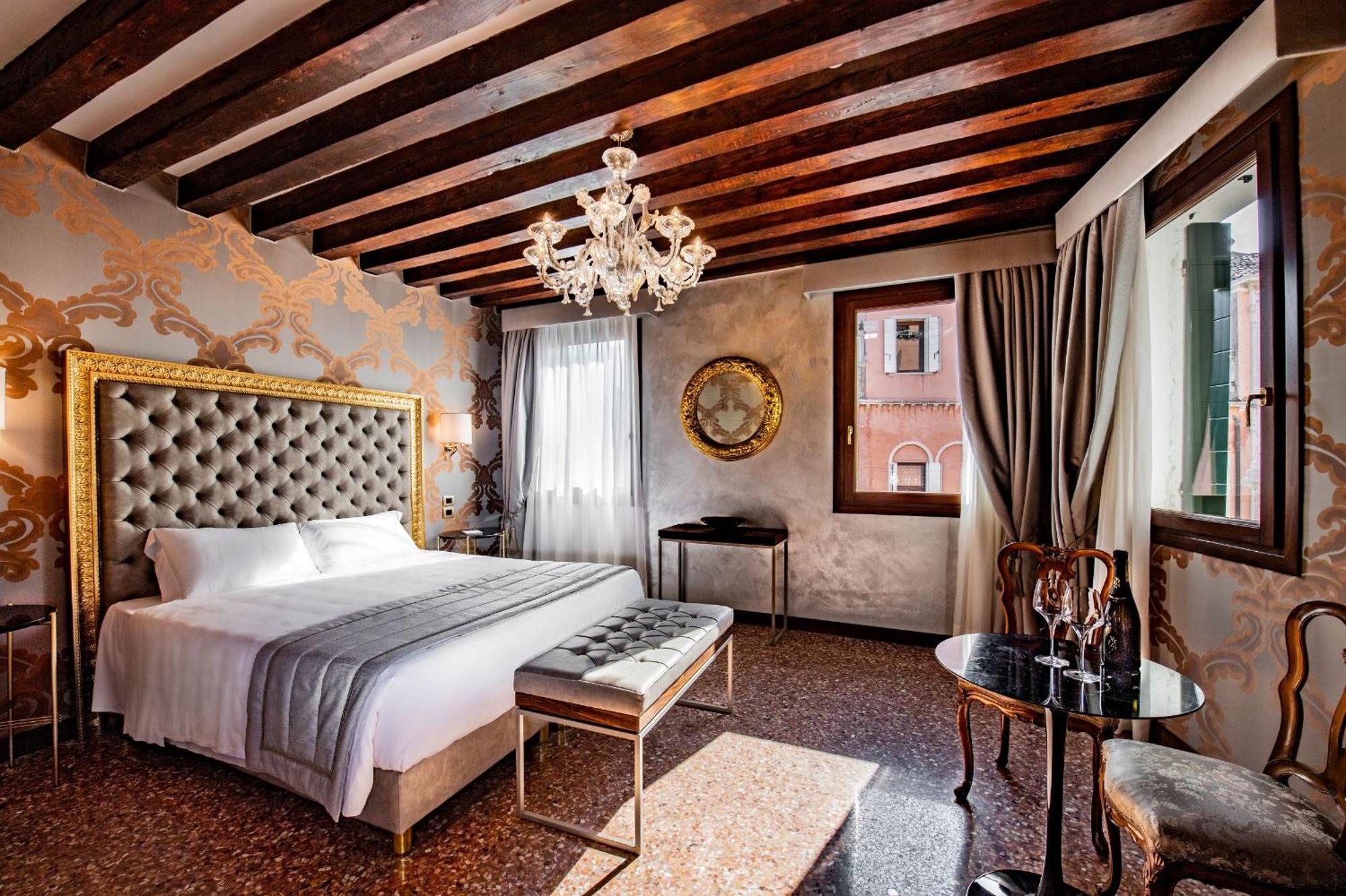 Junior Suite Canal View