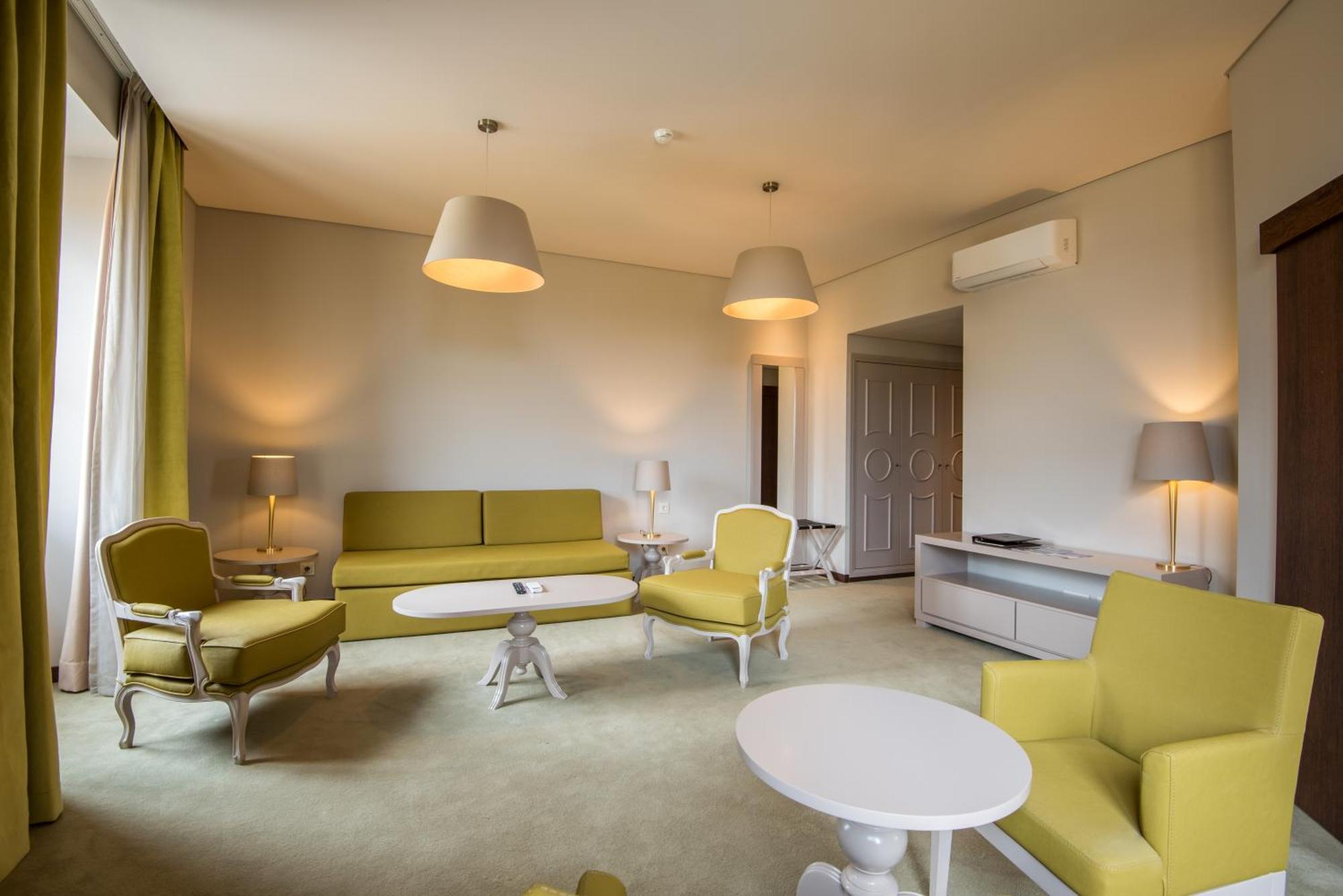 Family Room,1217743468:JPEG