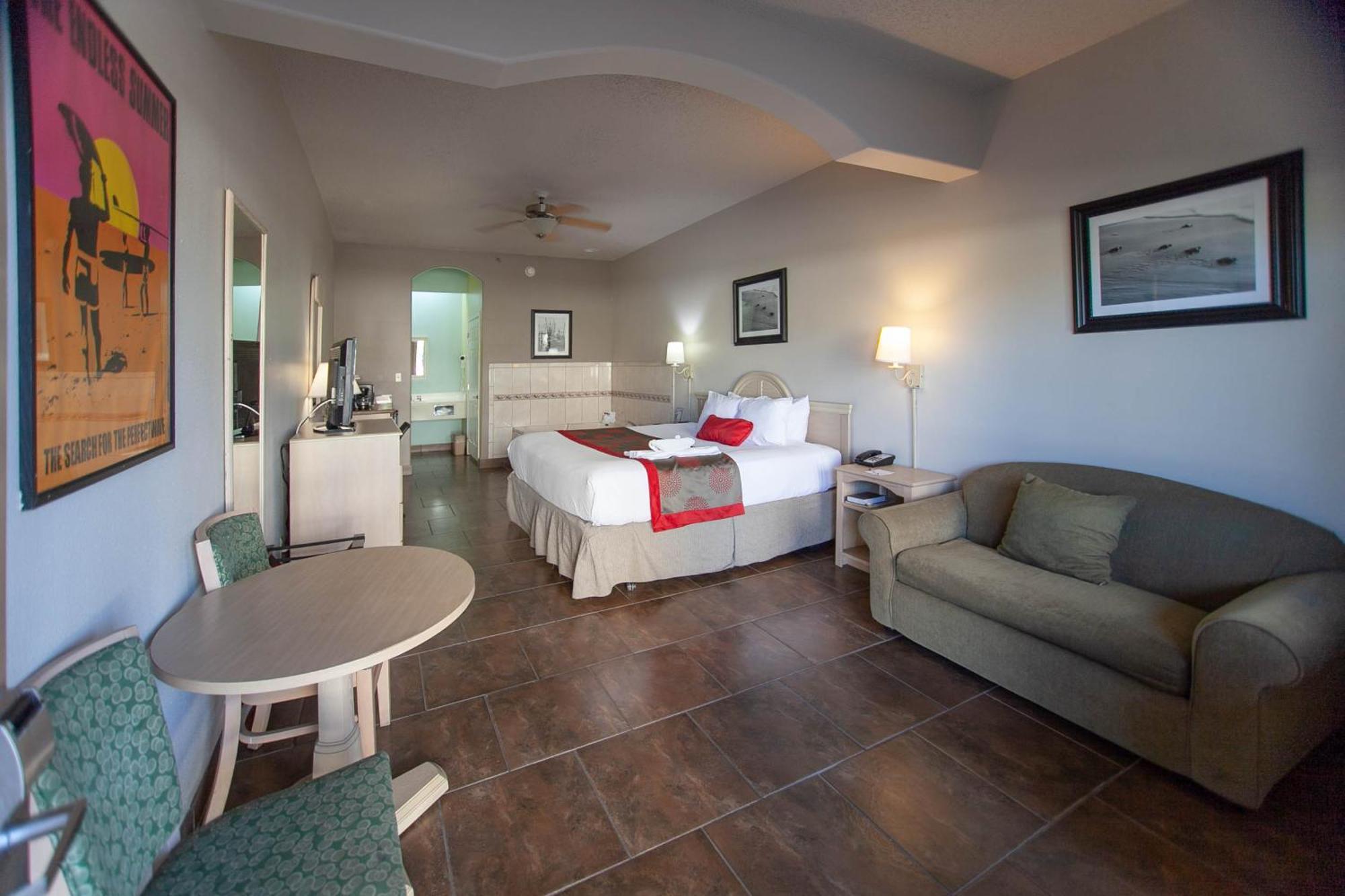 Suite with King Bed,1217979157:JPEG