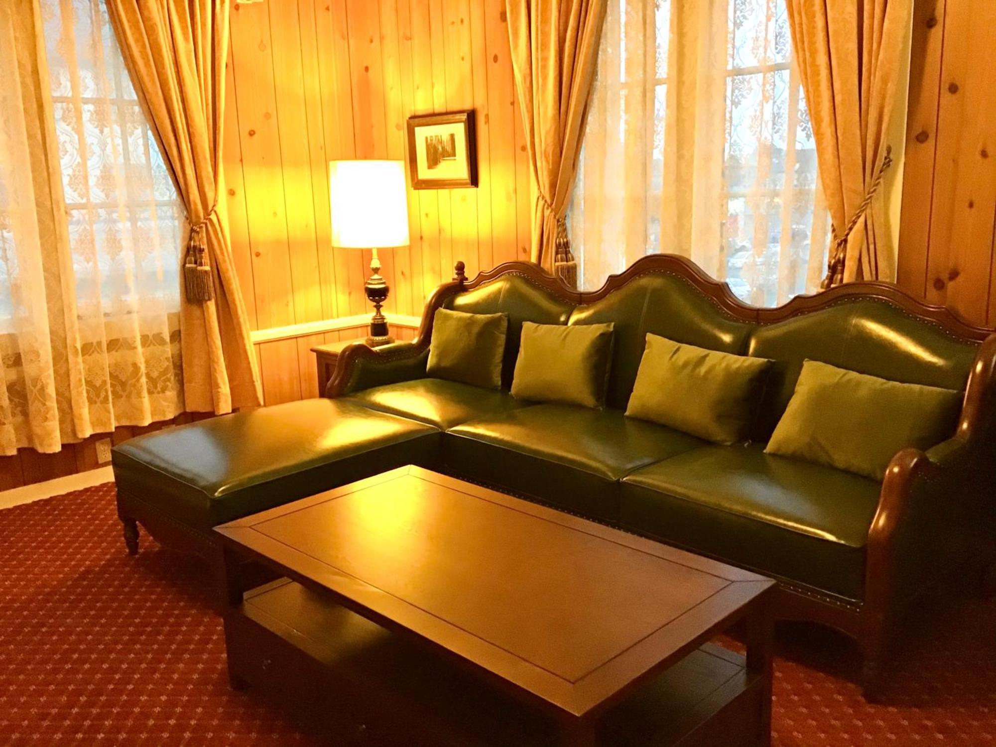 Presidential Suite Non-Smoking