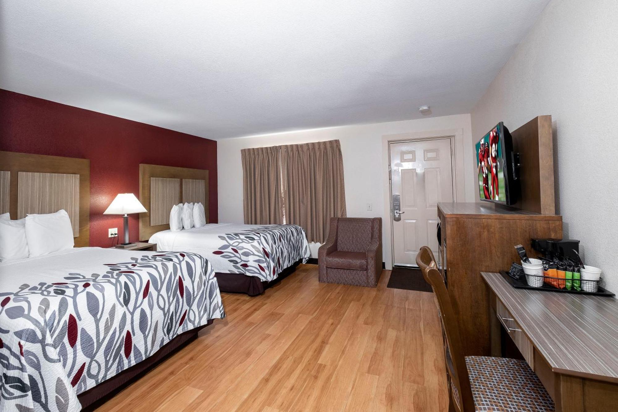 Deluxe Room Two Double Beds Smoke
