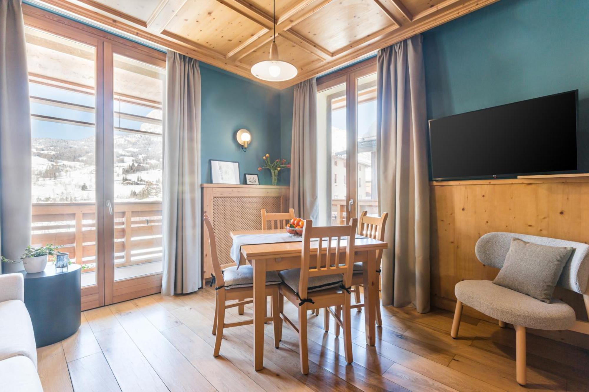 Two-Bedroom Apartment Tofane Mountain View Balcony