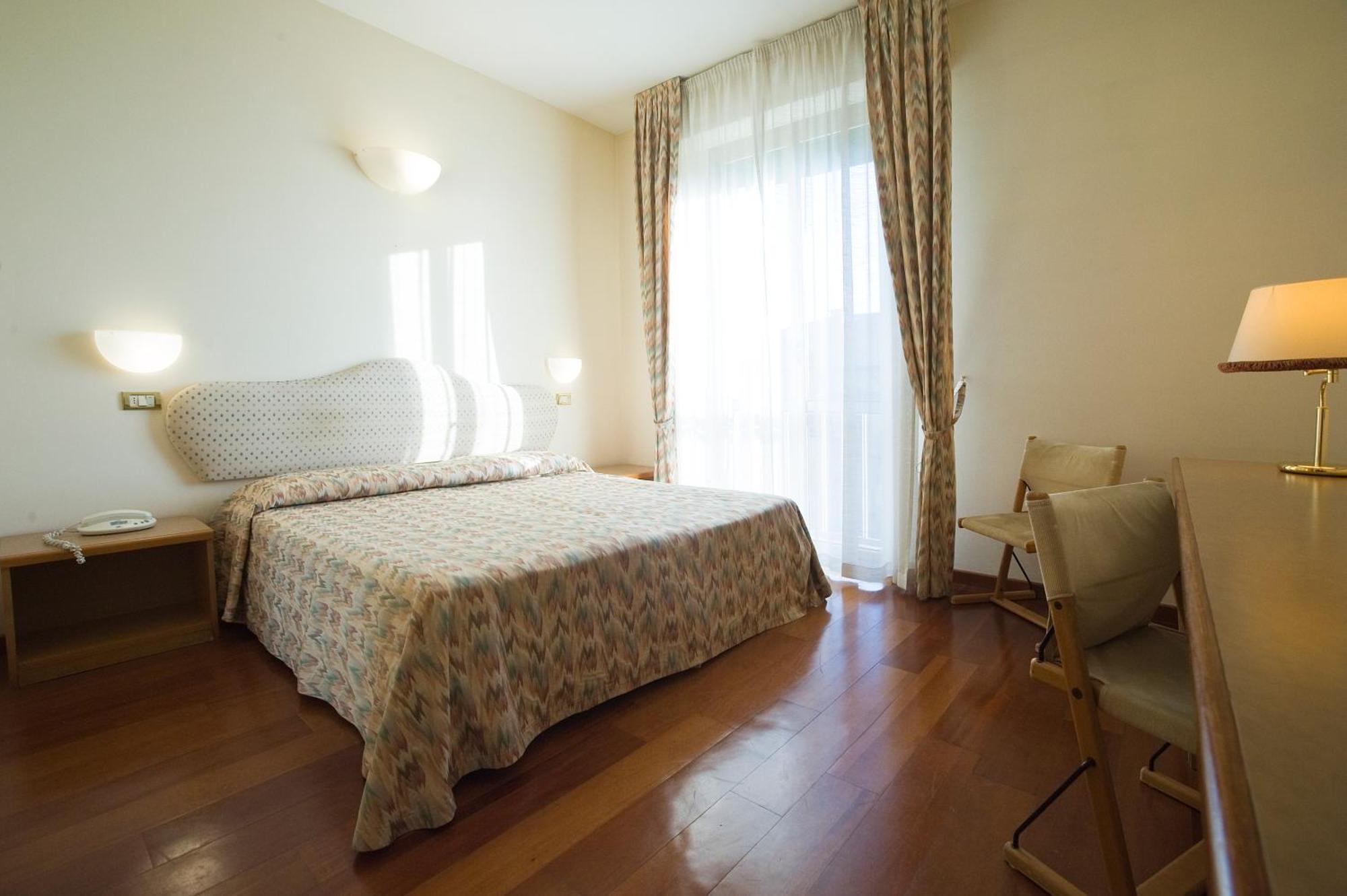 Standard Double or Twin Room,1218320164:JPEG
