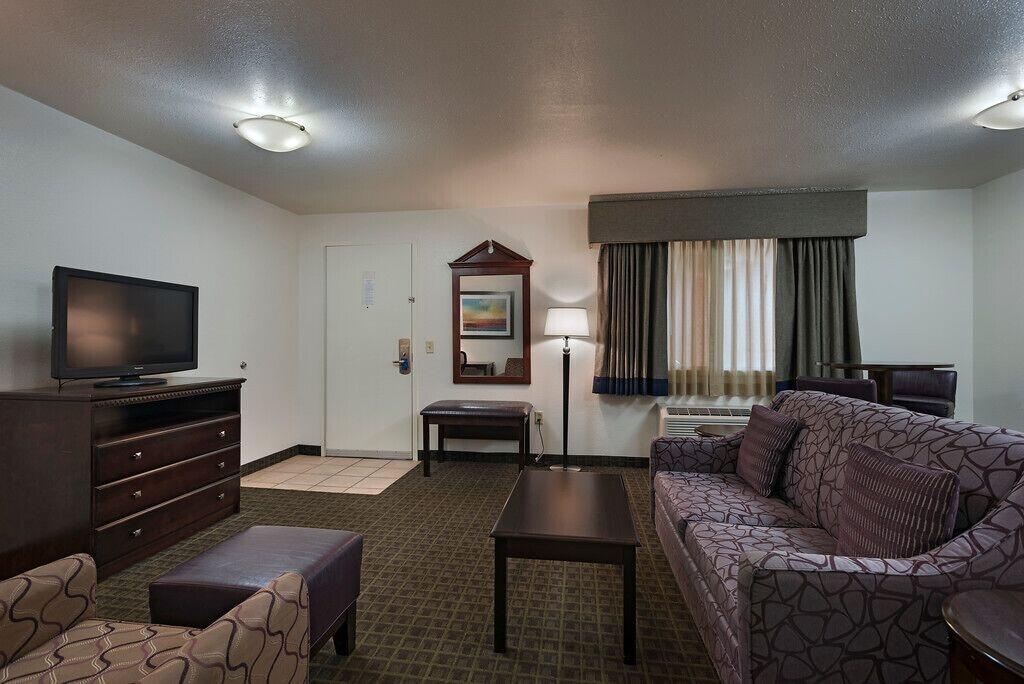 Deluxe King Suite