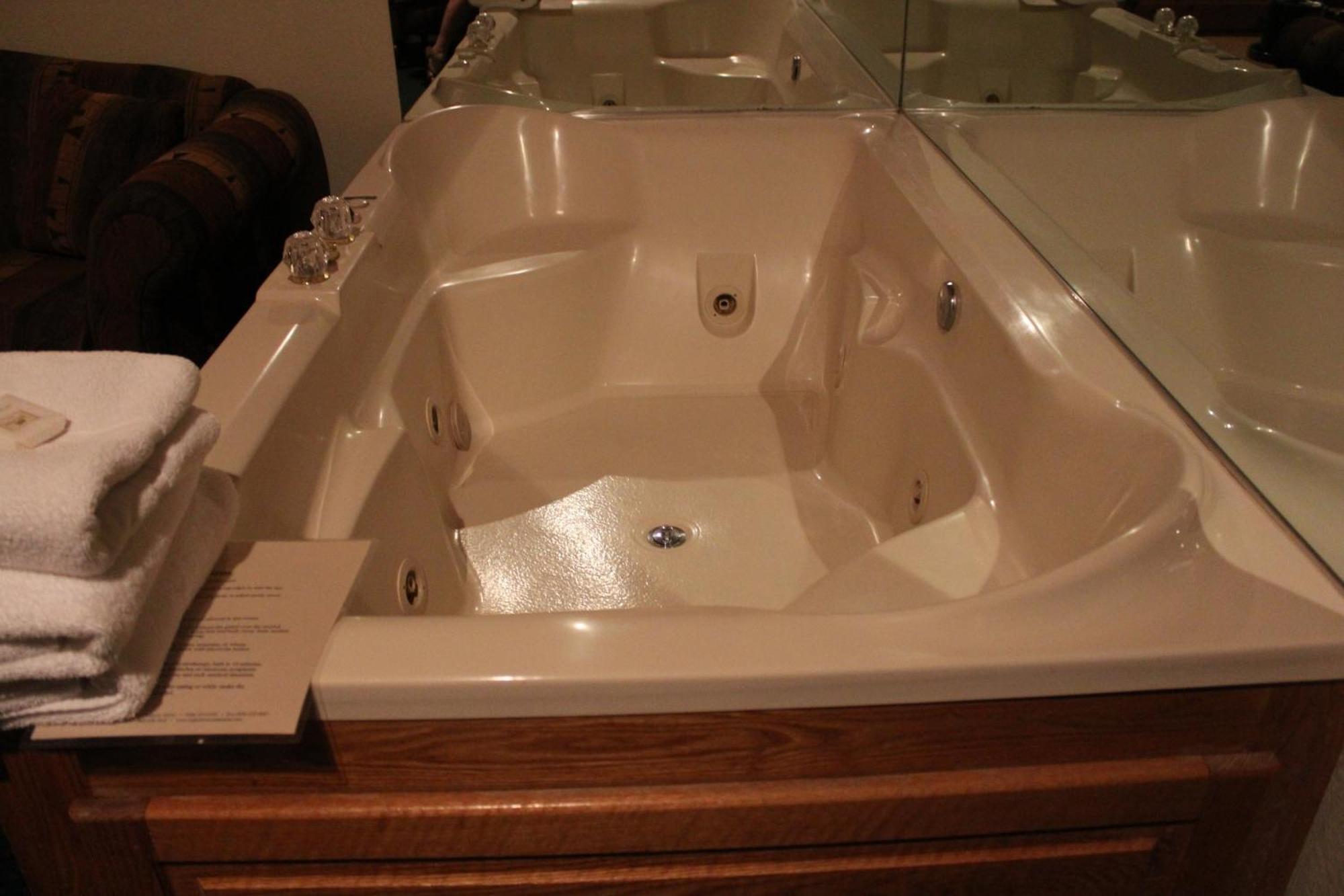 King Room Spa Bath,1218979849:JPEG