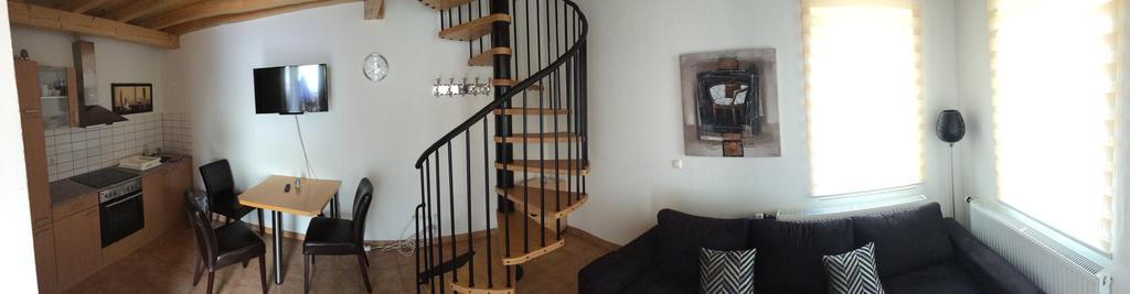 Deluxe Studio