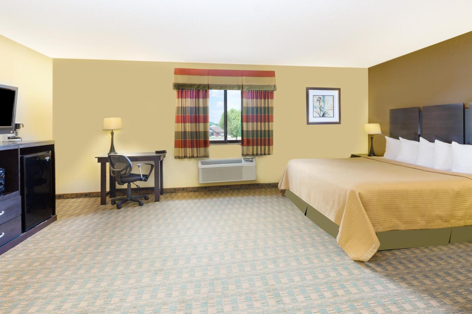 1 King Bed, Studio Suite, Non-Smoking
