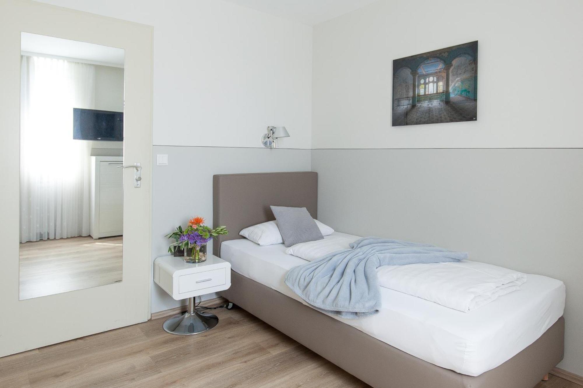 Single Room,1219211374:JPEG